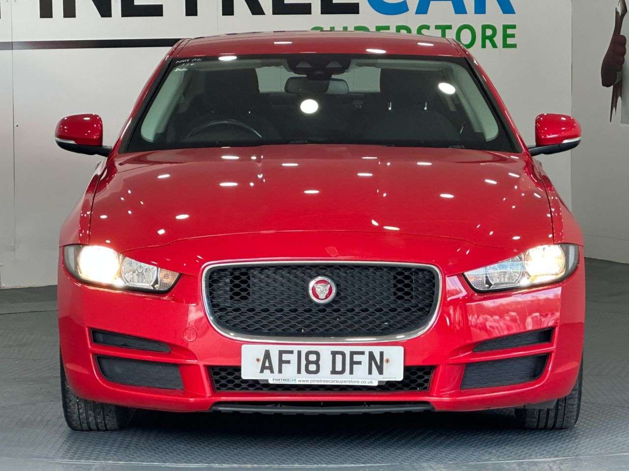 A 2018 JAGUAR XE 2.0d SE Saloon 4dr Diesel Auto Euro 6 (s/s) (163 ps) A 2018 JAGUAR XE 2.0d SE Saloon 4dr Diesel Auto Euro 6 (s/s) (163 ps)