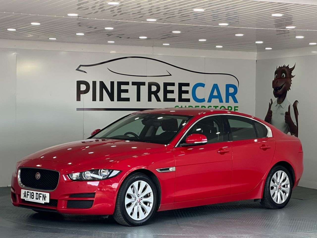A 2018 JAGUAR XE 2.0d SE Saloon 4dr Diesel Auto Euro 6 (s/s) (163 ps) A 2018 JAGUAR XE 2.0d SE Saloon 4dr Diesel Auto Euro 6 (s/s) (163 ps)