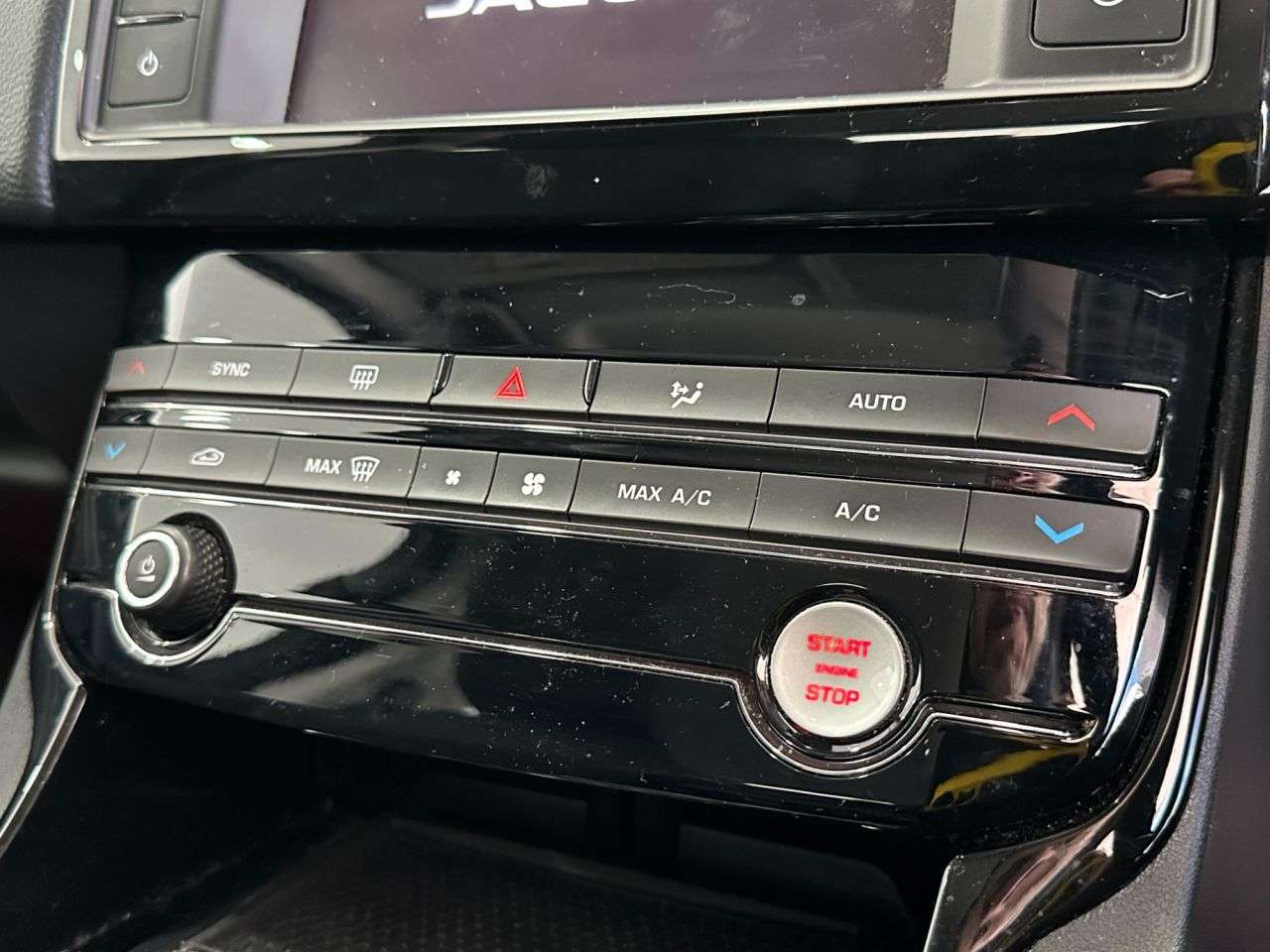 2018 JAGUAR XE 2018 JAGUAR XE