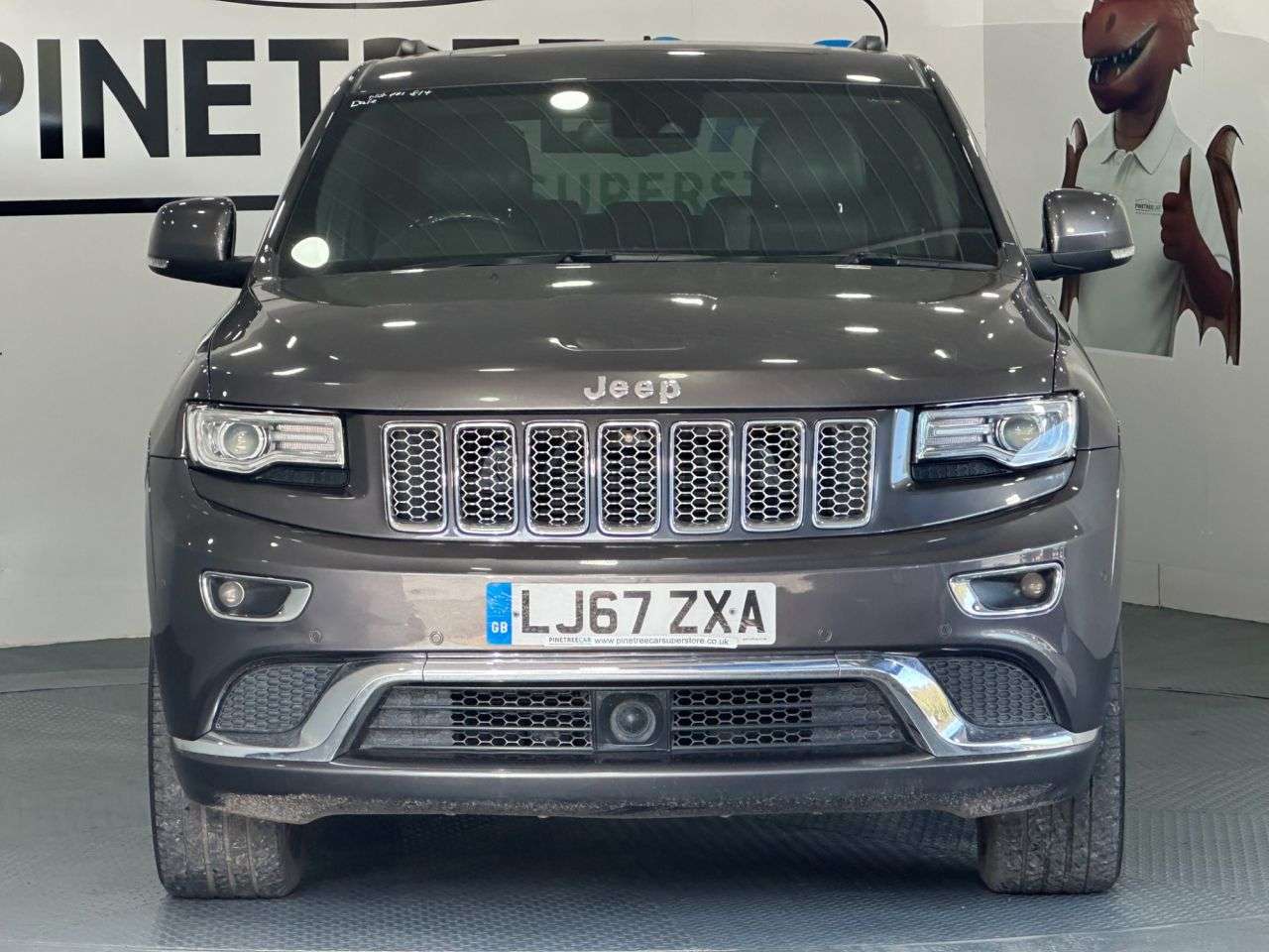 A 2017 JEEP GRAND CHEROKEE 3.0 V6 CRD Summit SUV 5dr Diesel Auto 4WD Euro 6 (247 bhp) A 2017 JEEP GRAND CHEROKEE 3.0 V6 CRD Summit SUV 5dr Diesel Auto 4WD Euro 6 (247 bhp)