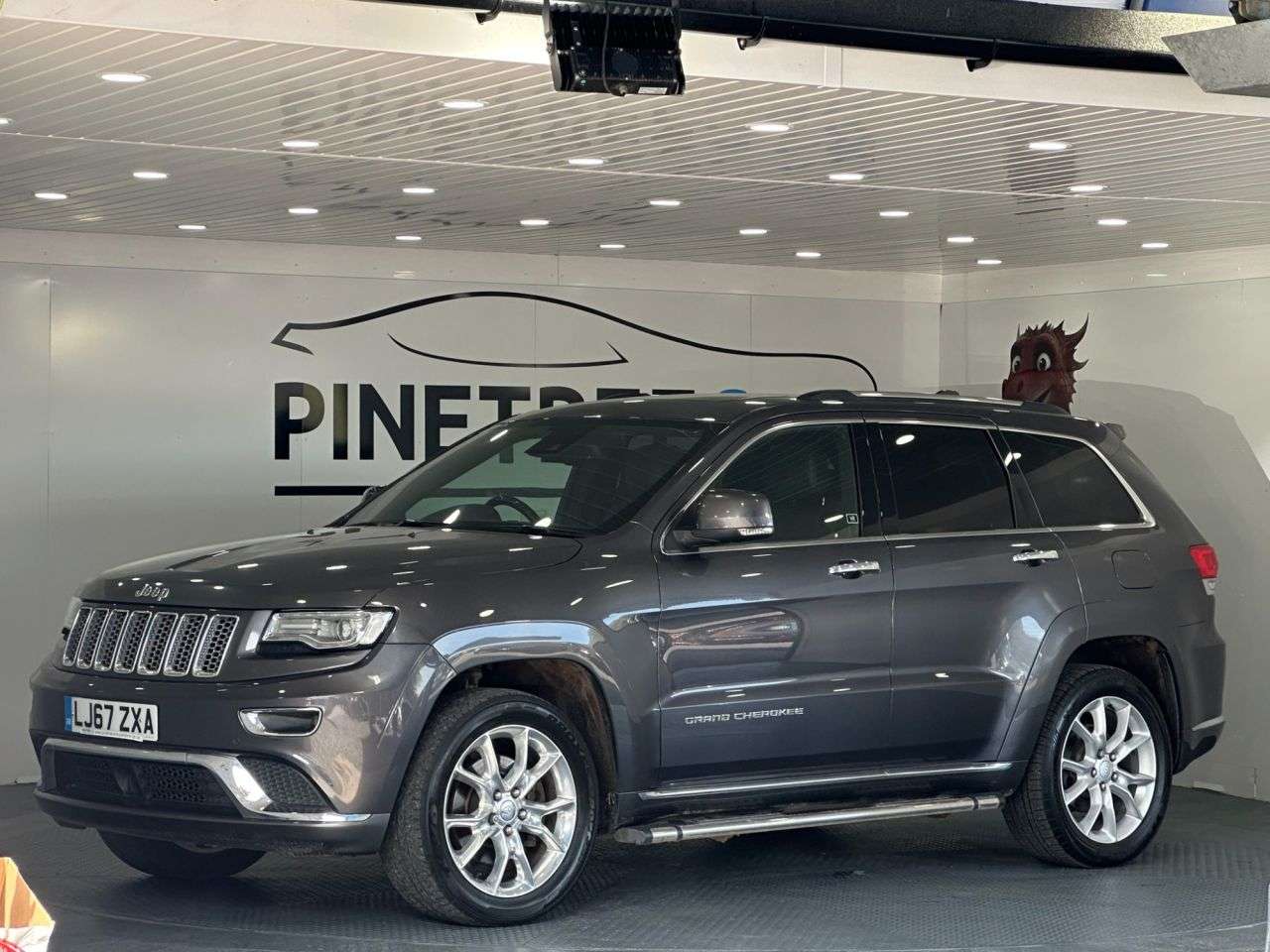 A 2017 JEEP GRAND CHEROKEE 3.0 V6 CRD Summit SUV 5dr Diesel Auto 4WD Euro 6 (247 bhp) A 2017 JEEP GRAND CHEROKEE 3.0 V6 CRD Summit SUV 5dr Diesel Auto 4WD Euro 6 (247 bhp)