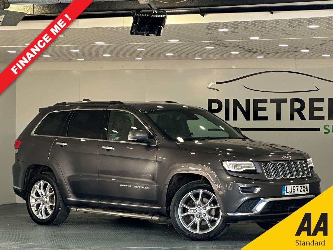 A 2017 JEEP GRAND CHEROKEE 3.0 V6 CRD Summit SUV 5dr Diesel Auto 4WD Euro 6 (247 bhp) A 2017 JEEP GRAND CHEROKEE 3.0 V6 CRD Summit SUV 5dr Diesel Auto 4WD Euro 6 (247 bhp)