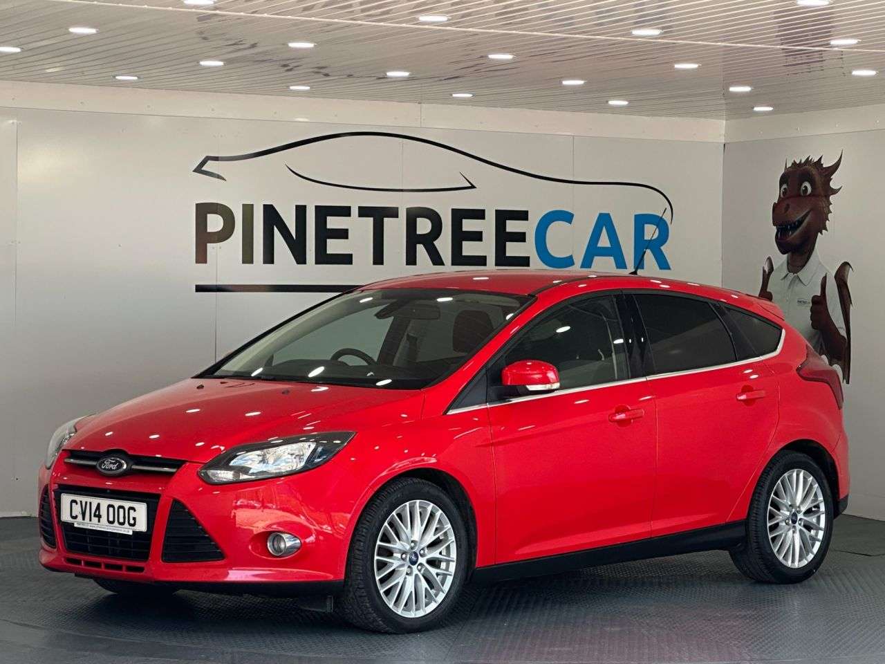 A 2014 FORD FOCUS 1.6 TDCi Zetec Navigator Hatchback 5dr Diesel Manual Euro 5 (s/s) (115 ps) A 2014 FORD FOCUS 1.6 TDCi Zetec Navigator Hatchback 5dr Diesel Manual Euro 5 (s/s) (115 ps)