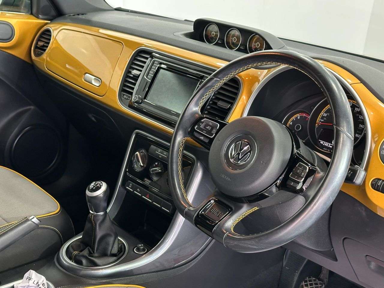 2018 VOLKSWAGEN BEETLE 2018 VOLKSWAGEN BEETLE