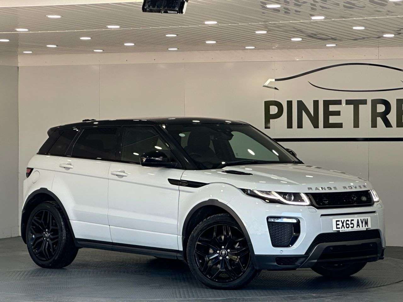 A 2015 LAND ROVER RANGE ROVER EVOQUE 2.0 TD4 HSE Dynamic SUV 5dr Diesel Auto 4WD Euro 6 (s/s) (180 ps) A 2015 LAND ROVER RANGE ROVER EVOQUE 2.0 TD4 HSE Dynamic SUV 5dr Diesel Auto 4WD Euro 6 (s/s) (180 ps)