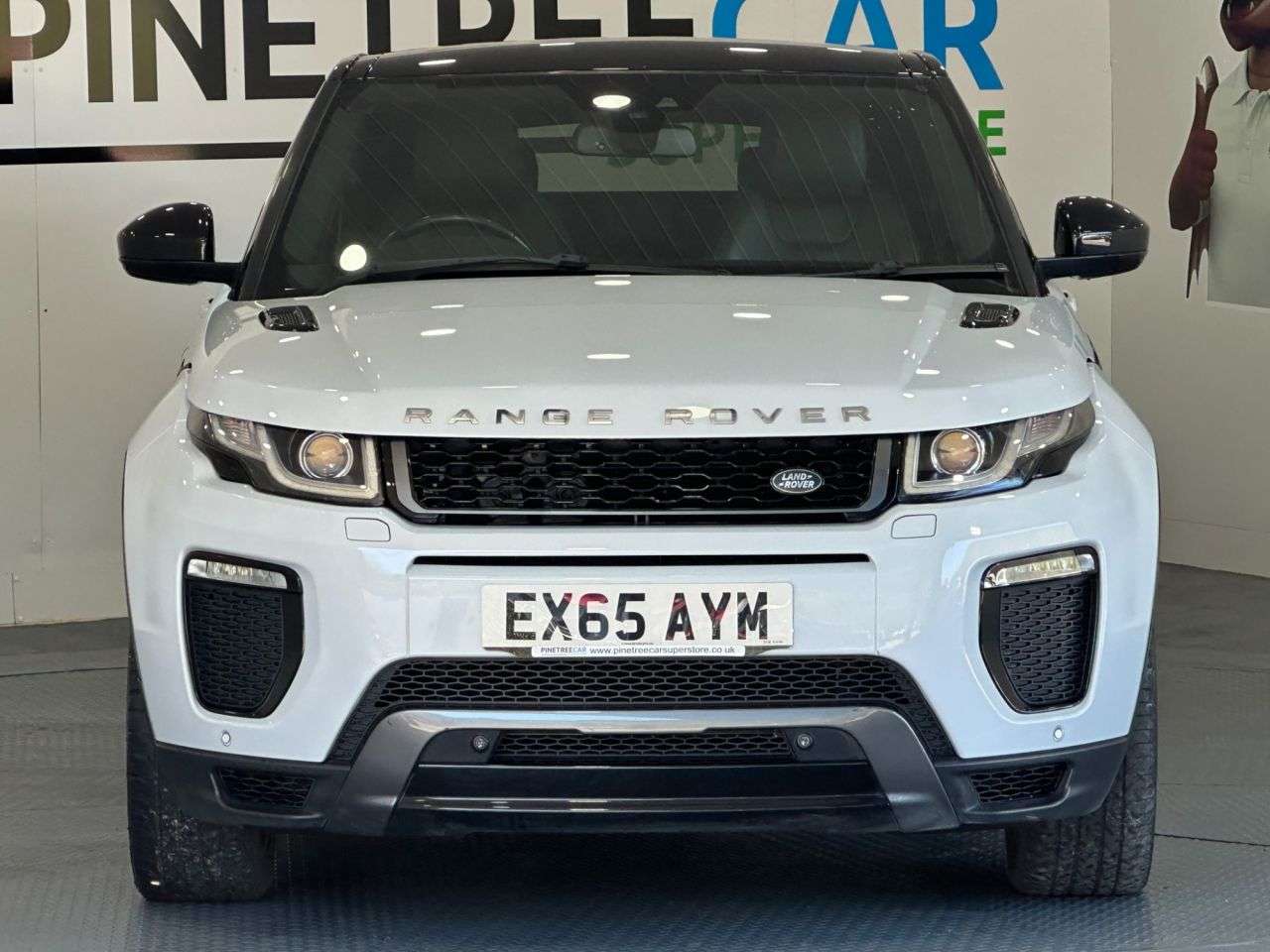 A 2015 LAND ROVER RANGE ROVER EVOQUE 2.0 TD4 HSE Dynamic SUV 5dr Diesel Auto 4WD Euro 6 (s/s) (180 ps) A 2015 LAND ROVER RANGE ROVER EVOQUE 2.0 TD4 HSE Dynamic SUV 5dr Diesel Auto 4WD Euro 6 (s/s) (180 ps)