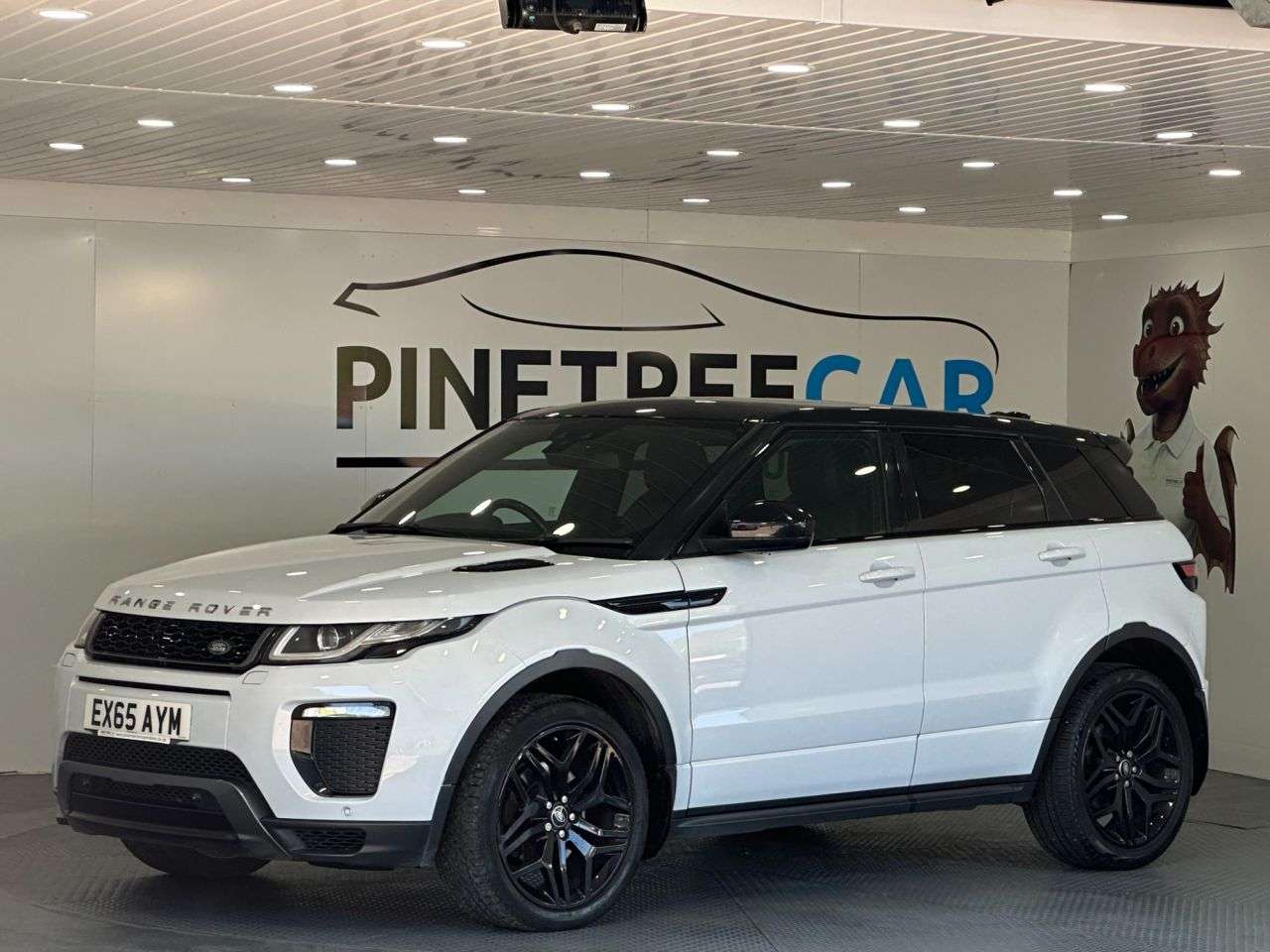 A 2015 LAND ROVER RANGE ROVER EVOQUE 2.0 TD4 HSE Dynamic SUV 5dr Diesel Auto 4WD Euro 6 (s/s) (180 ps) A 2015 LAND ROVER RANGE ROVER EVOQUE 2.0 TD4 HSE Dynamic SUV 5dr Diesel Auto 4WD Euro 6 (s/s) (180 ps)