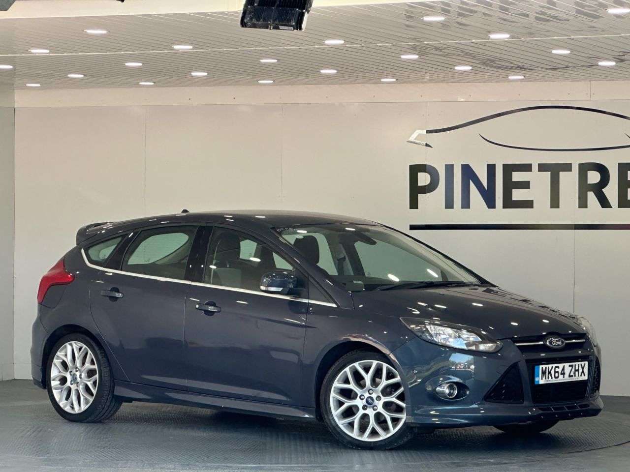 A 2014 FORD FOCUS 1.6 TDCi Zetec S Hatchback 5dr Diesel Manual Euro 5 (s/s) (115 ps) A 2014 FORD FOCUS 1.6 TDCi Zetec S Hatchback 5dr Diesel Manual Euro 5 (s/s) (115 ps)