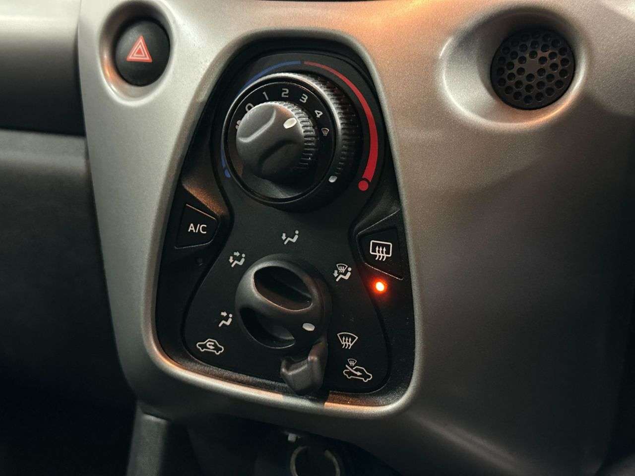 2015 PEUGEOT 108 2015 PEUGEOT 108