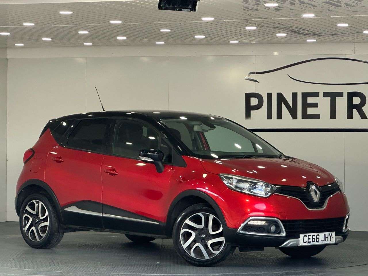 A 2016 RENAULT CAPTUR 0.9 TCe ENERGY Signature Nav SUV 5dr Petrol Manual Euro 6 (s/s) (90 ps) A 2016 RENAULT CAPTUR 0.9 TCe ENERGY Signature Nav SUV 5dr Petrol Manual Euro 6 (s/s) (90 ps)