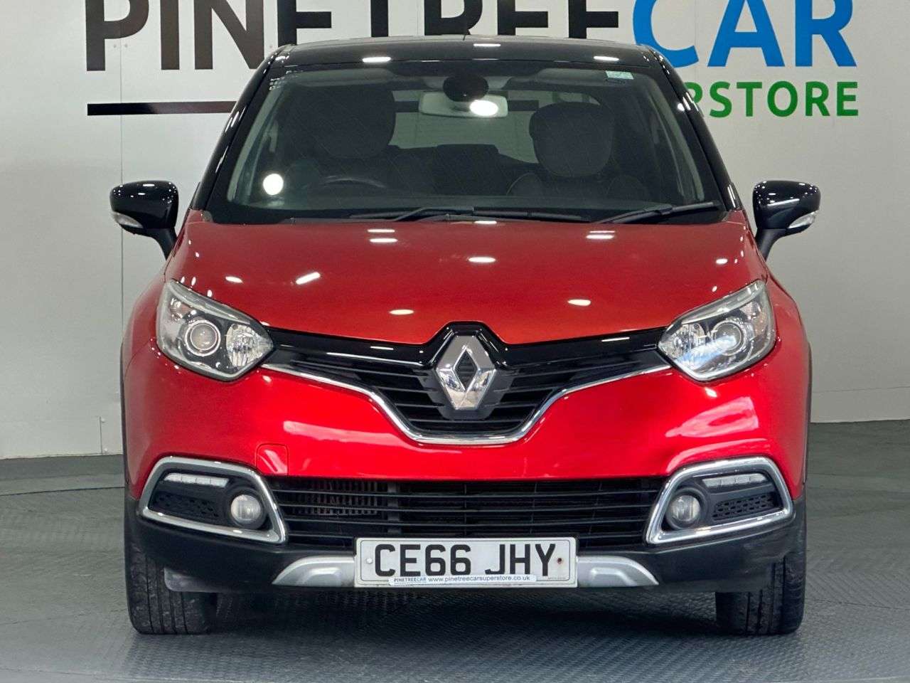 A 2016 RENAULT CAPTUR 0.9 TCe ENERGY Signature Nav SUV 5dr Petrol Manual Euro 6 (s/s) (90 ps) A 2016 RENAULT CAPTUR 0.9 TCe ENERGY Signature Nav SUV 5dr Petrol Manual Euro 6 (s/s) (90 ps)