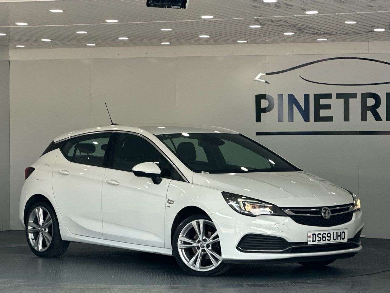 A 2019 VAUXHALL ASTRA 1.4i Turbo SRi VX Line Nav Hatchback 5dr Petrol Manual Euro 6 (s/s) (150 ps A 2019 VAUXHALL ASTRA 1.4i Turbo SRi VX Line Nav Hatchback 5dr Petrol Manual Euro 6 (s/s) (150 ps
