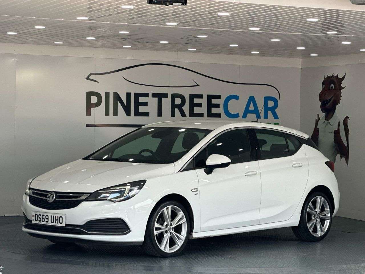 A 2019 VAUXHALL ASTRA 1.4i Turbo SRi VX Line Nav Hatchback 5dr Petrol Manual Euro 6 (s/s) (150 ps A 2019 VAUXHALL ASTRA 1.4i Turbo SRi VX Line Nav Hatchback 5dr Petrol Manual Euro 6 (s/s) (150 ps