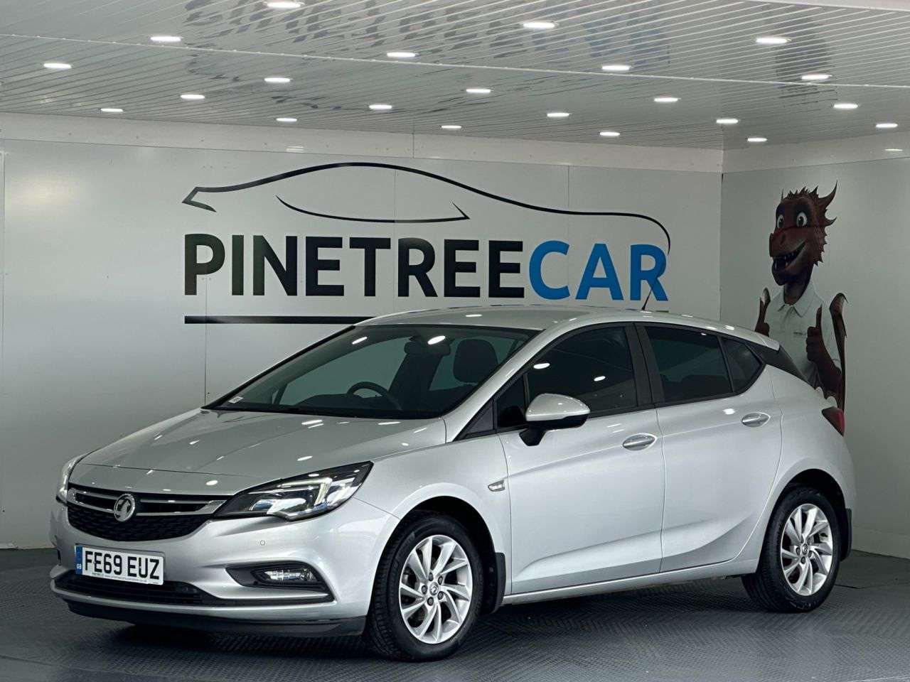 A 2019 VAUXHALL ASTRA 1.6 CDTi ecoTEC BlueInjection Design Hatchback 5dr Diesel Manual Euro 6 (s/ A 2019 VAUXHALL ASTRA 1.6 CDTi ecoTEC BlueInjection Design Hatchback 5dr Diesel Manual Euro 6 (s/