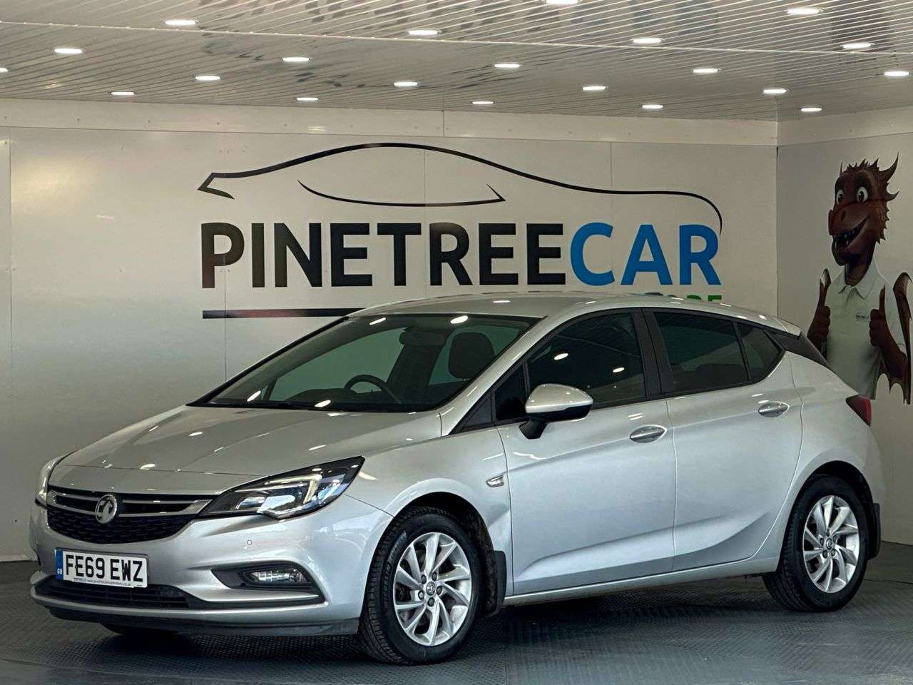 A 2019 VAUXHALL ASTRA 1.6 CDTi BlueInjection Tech Line Nav Hatchback 5dr Diesel Auto Euro 6 (s/s) A 2019 VAUXHALL ASTRA 1.6 CDTi BlueInjection Tech Line Nav Hatchback 5dr Diesel Auto Euro 6 (s/s)