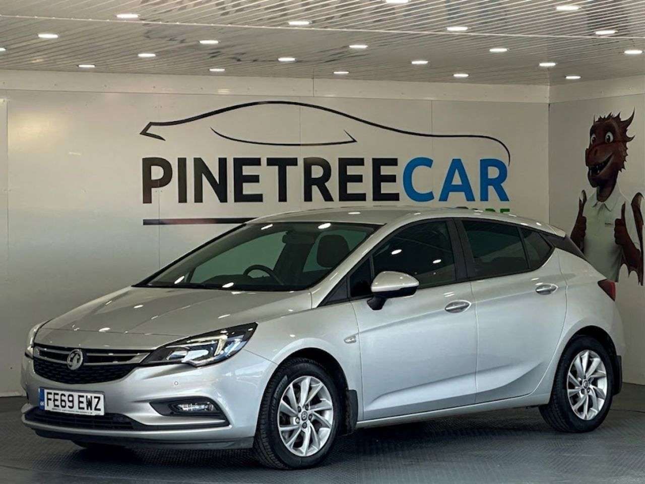 A 2019 VAUXHALL ASTRA 1.6 CDTi BlueInjection Tech Line Nav Hatchback 5dr Diesel Auto Euro 6 (s/s) A 2019 VAUXHALL ASTRA 1.6 CDTi BlueInjection Tech Line Nav Hatchback 5dr Diesel Auto Euro 6 (s/s)