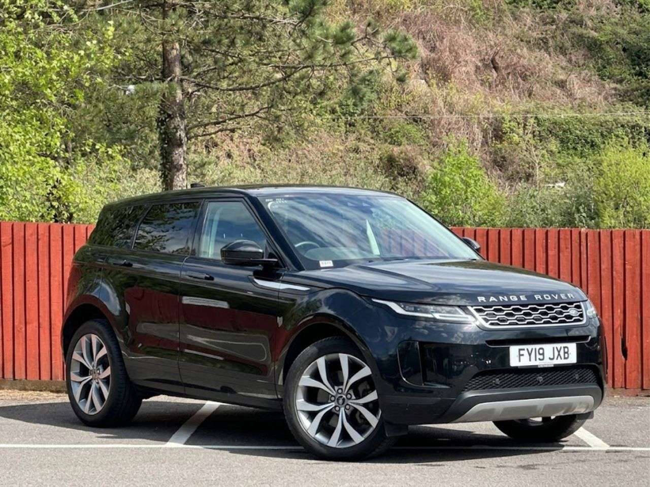 A 2019 LAND ROVER RANGE ROVER EVOQUE 2.0 D180 SE SUV 5dr Diesel Auto 4WD Euro 6 (s/s) (180 ps) A 2019 LAND ROVER RANGE ROVER EVOQUE 2.0 D180 SE SUV 5dr Diesel Auto 4WD Euro 6 (s/s) (180 ps)