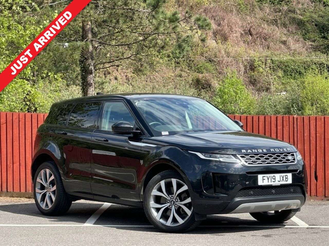A 2019 LAND ROVER RANGE ROVER EVOQUE 2.0 D180 SE SUV 5dr Diesel Auto 4WD Euro 6 (s/s) (180 ps) A 2019 LAND ROVER RANGE ROVER EVOQUE 2.0 D180 SE SUV 5dr Diesel Auto 4WD Euro 6 (s/s) (180 ps)
