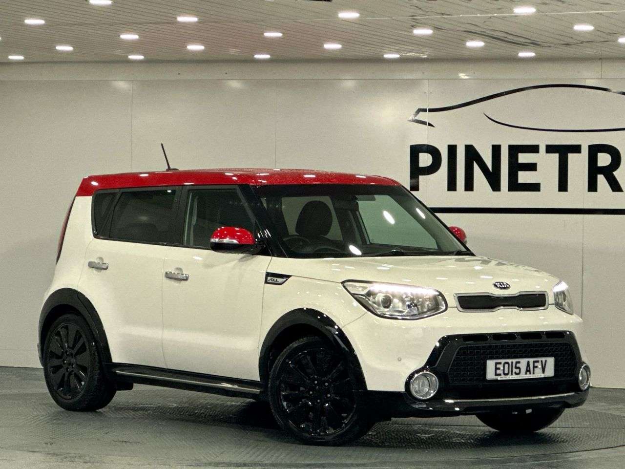 A 2015 KIA SOUL 1.6 CRDi Mixx SUV 5dr Diesel Auto Euro 5 (126 bhp) A 2015 KIA SOUL 1.6 CRDi Mixx SUV 5dr Diesel Auto Euro 5 (126 bhp)