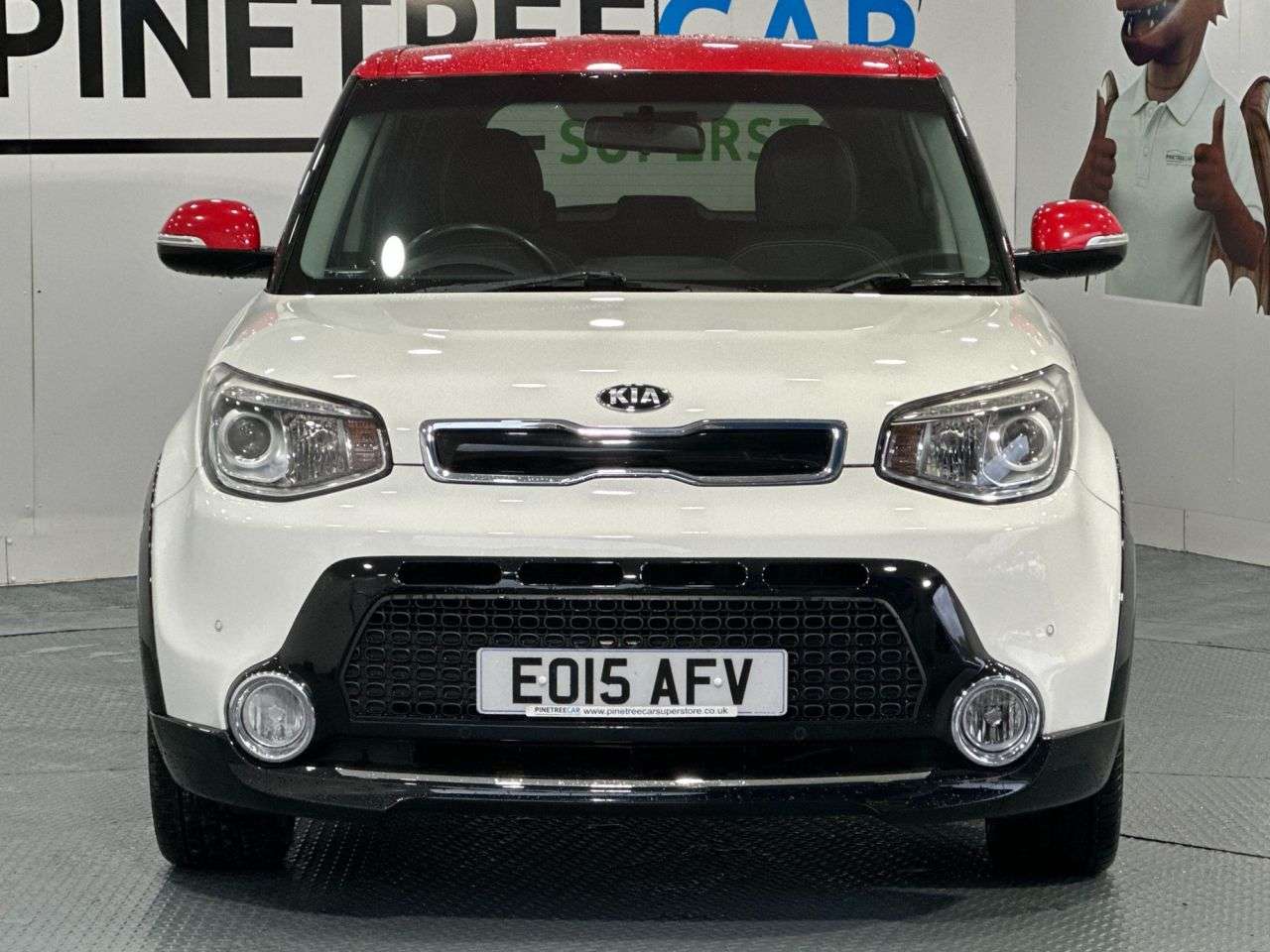A 2015 KIA SOUL 1.6 CRDi Mixx SUV 5dr Diesel Auto Euro 5 (126 bhp) A 2015 KIA SOUL 1.6 CRDi Mixx SUV 5dr Diesel Auto Euro 5 (126 bhp)