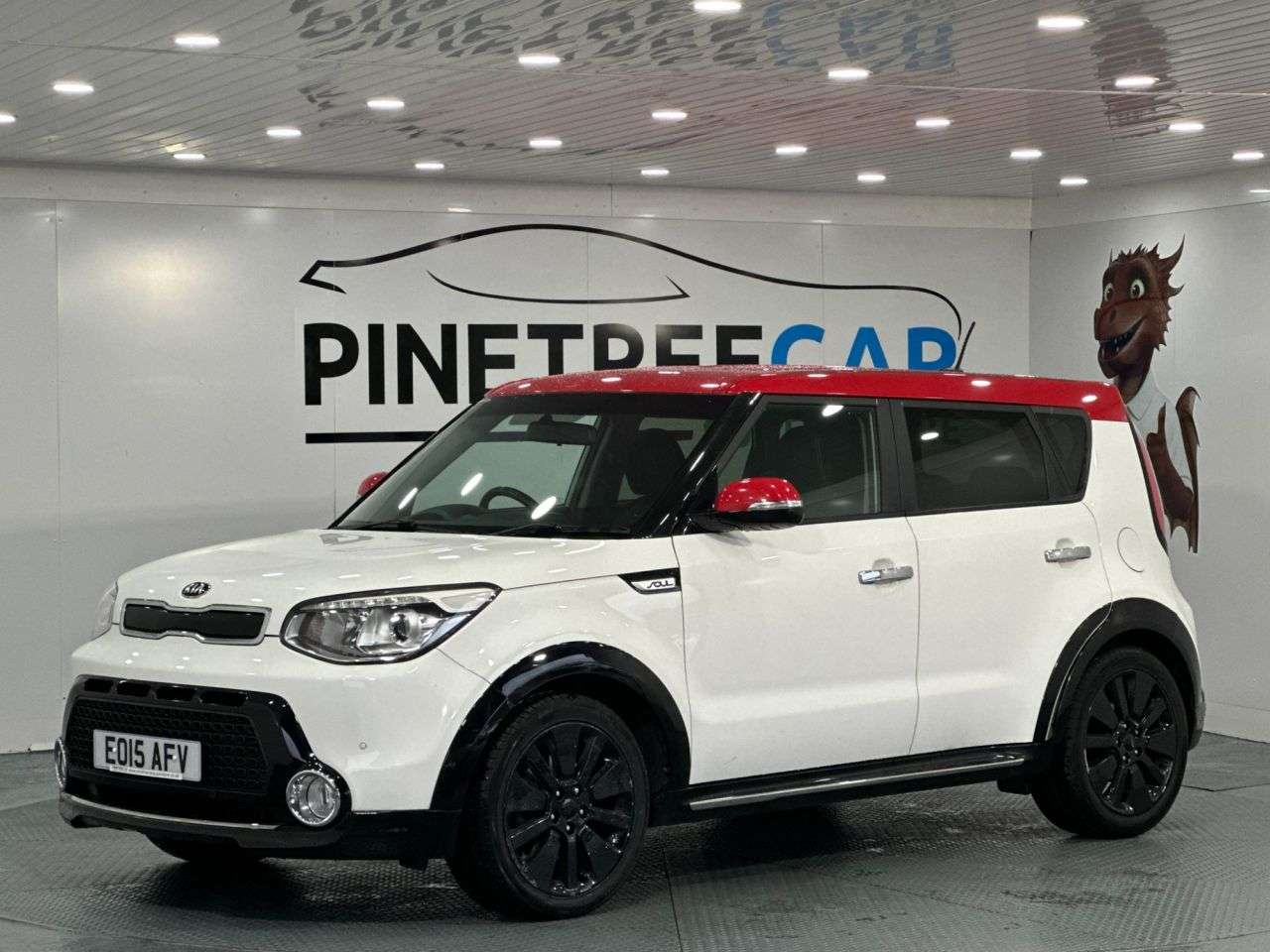 A 2015 KIA SOUL 1.6 CRDi Mixx SUV 5dr Diesel Auto Euro 5 (126 bhp) A 2015 KIA SOUL 1.6 CRDi Mixx SUV 5dr Diesel Auto Euro 5 (126 bhp)