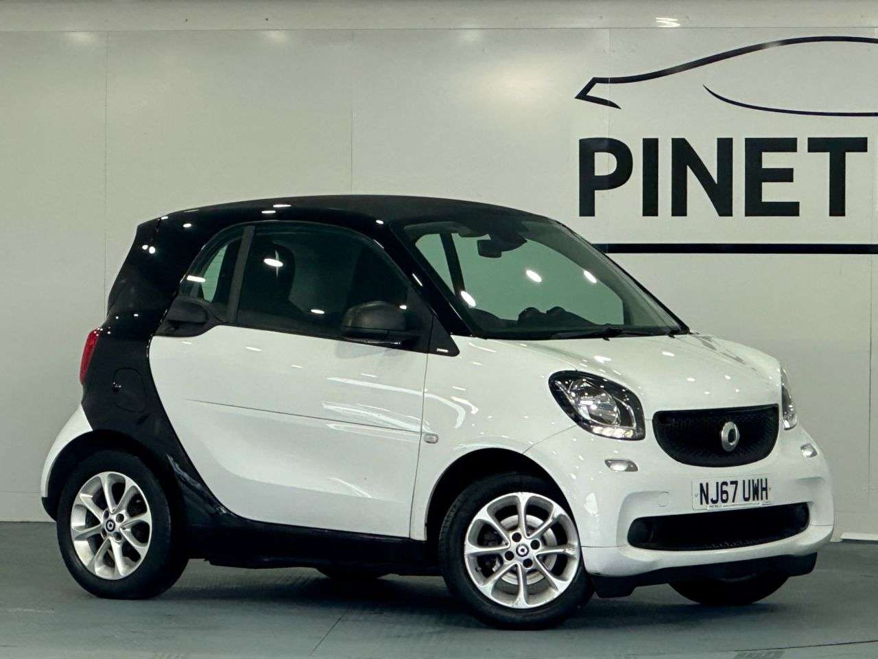 A 2017 SMART FORTWO 1.0 Passion Coupe 2dr Petrol Twinamic Euro 6 (s/s) (71 ps) A 2017 SMART FORTWO 1.0 Passion Coupe 2dr Petrol Twinamic Euro 6 (s/s) (71 ps)