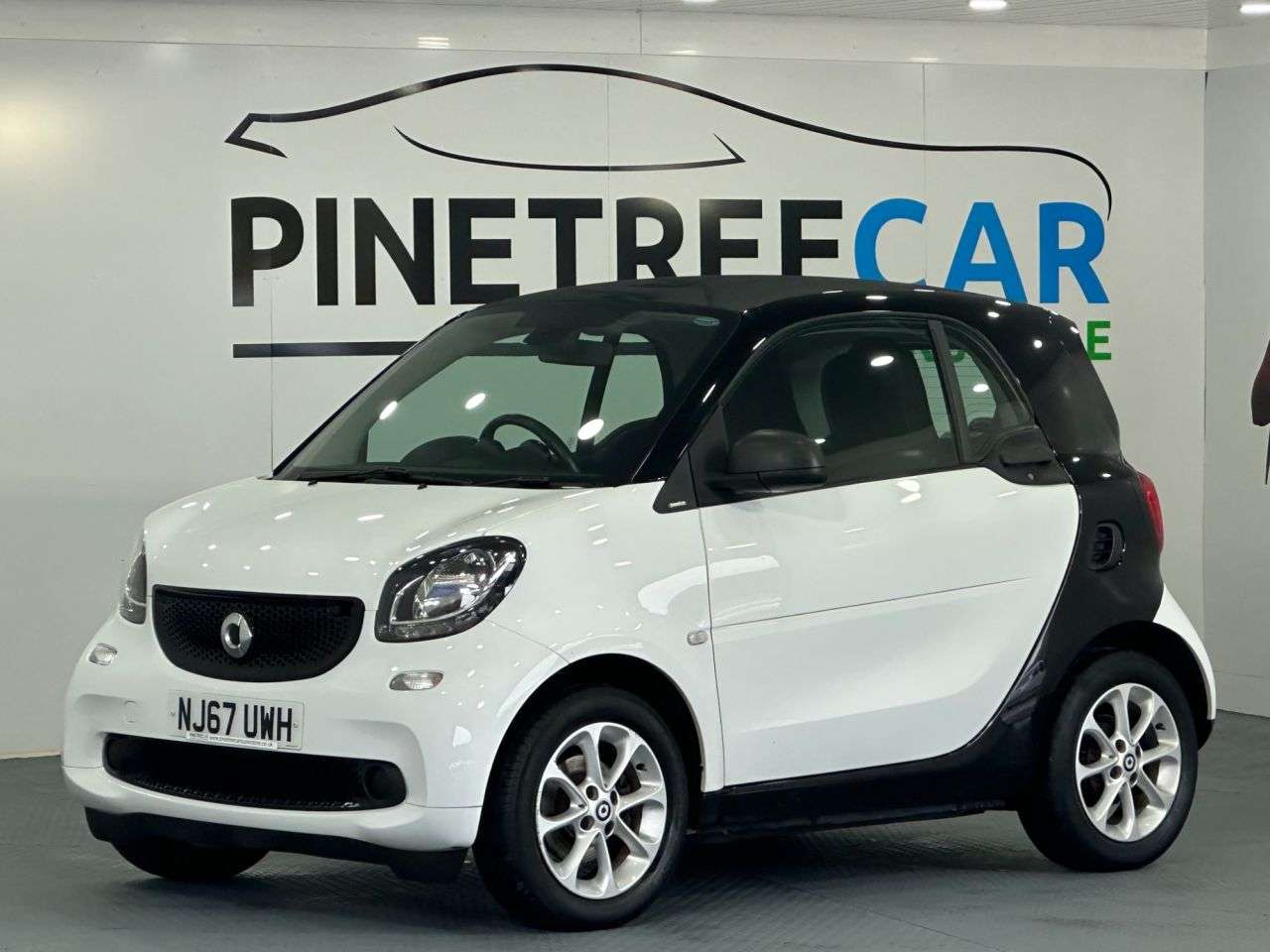 A 2017 SMART FORTWO 1.0 Passion Coupe 2dr Petrol Twinamic Euro 6 (s/s) (71 ps) A 2017 SMART FORTWO 1.0 Passion Coupe 2dr Petrol Twinamic Euro 6 (s/s) (71 ps)