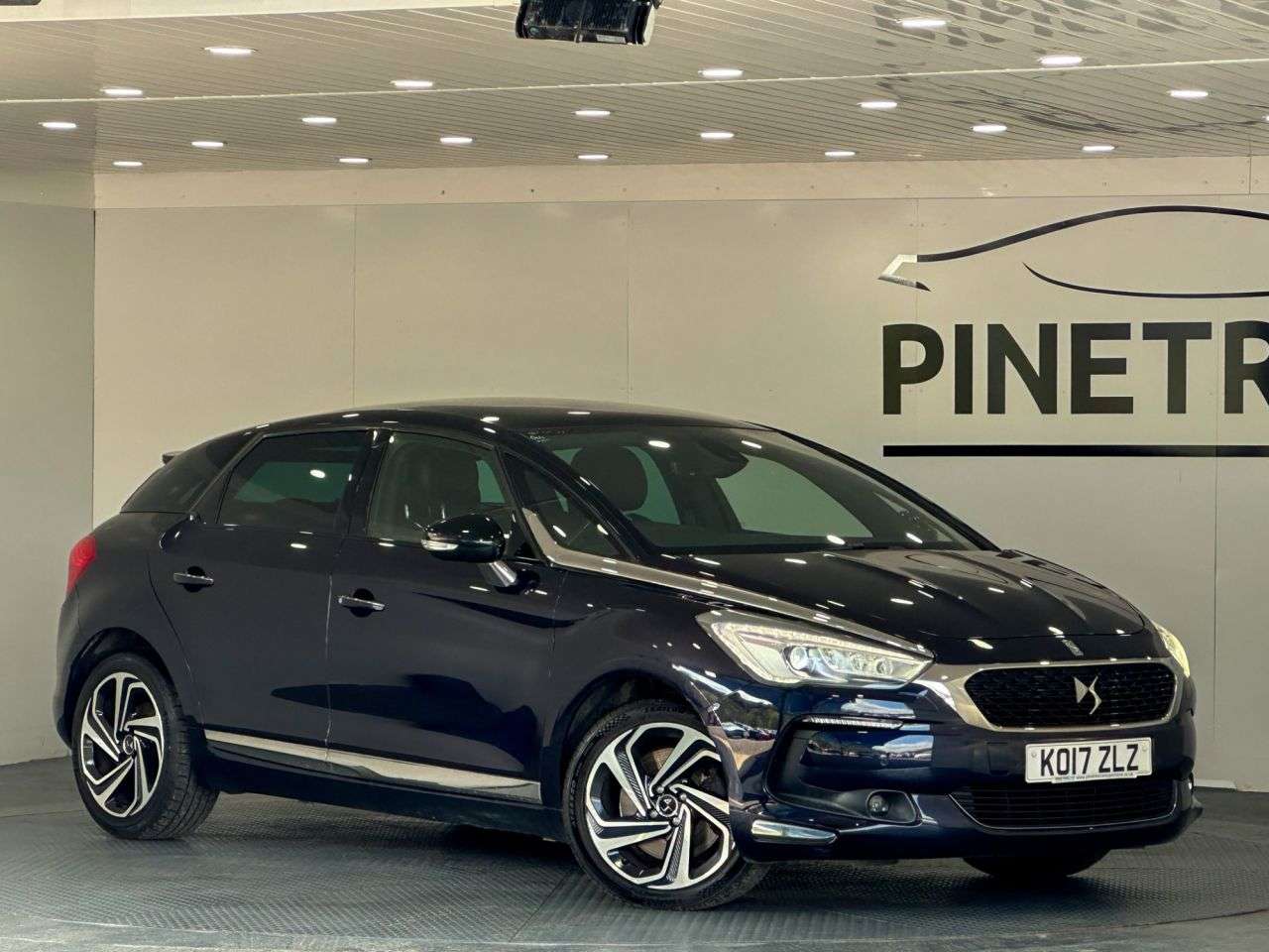 A 2017 DS AUTOMOBILES DS 5 2.0 BlueHDi Prestige Hatchback 5dr Diesel EAT6 Euro 6 (s/s) (180 ps) A 2017 DS AUTOMOBILES DS 5 2.0 BlueHDi Prestige Hatchback 5dr Diesel EAT6 Euro 6 (s/s) (180 ps)