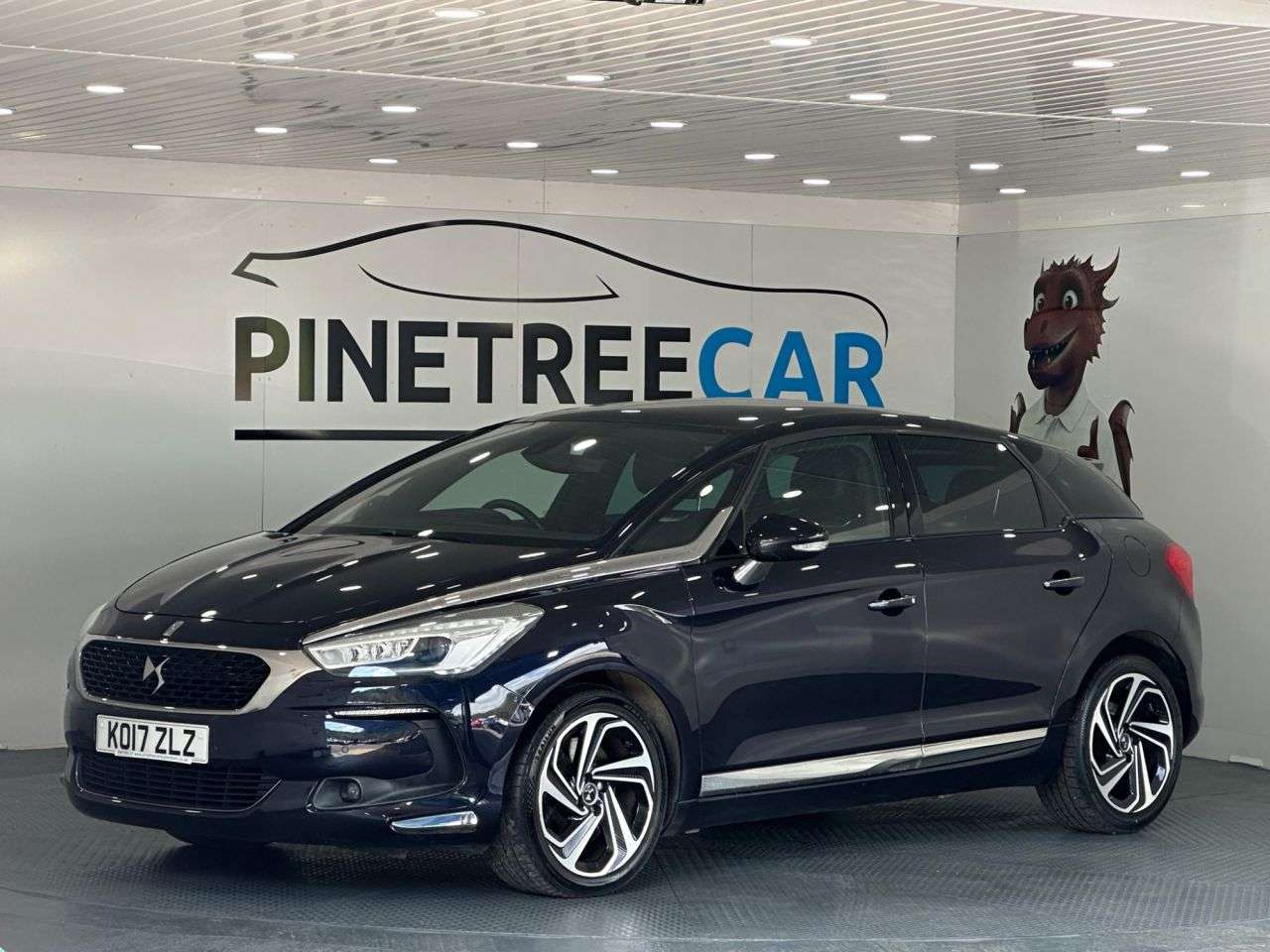 A 2017 DS AUTOMOBILES DS 5 2.0 BlueHDi Prestige Hatchback 5dr Diesel EAT6 Euro 6 (s/s) (180 ps) A 2017 DS AUTOMOBILES DS 5 2.0 BlueHDi Prestige Hatchback 5dr Diesel EAT6 Euro 6 (s/s) (180 ps)