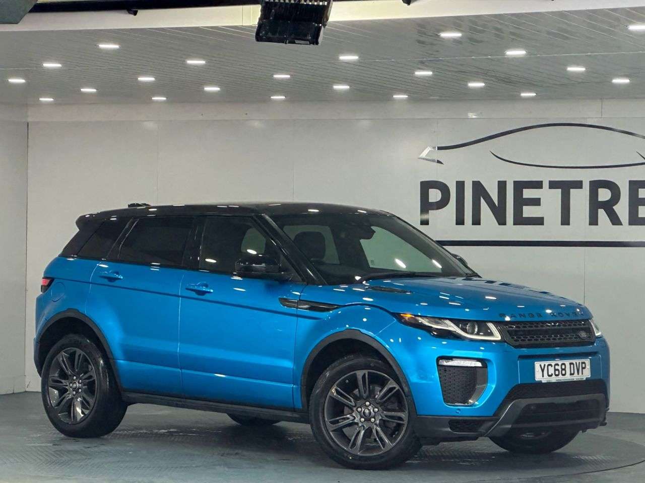 A 2018 LAND ROVER RANGE ROVER EVOQUE 2.0 TD4 Landmark SUV 5dr Diesel Auto 4WD Euro 6 (s/s) (180 ps) A 2018 LAND ROVER RANGE ROVER EVOQUE 2.0 TD4 Landmark SUV 5dr Diesel Auto 4WD Euro 6 (s/s) (180 ps)