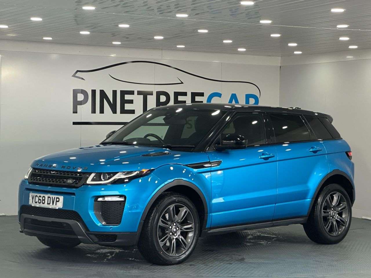 A 2018 LAND ROVER RANGE ROVER EVOQUE 2.0 TD4 Landmark SUV 5dr Diesel Auto 4WD Euro 6 (s/s) (180 ps) A 2018 LAND ROVER RANGE ROVER EVOQUE 2.0 TD4 Landmark SUV 5dr Diesel Auto 4WD Euro 6 (s/s) (180 ps)
