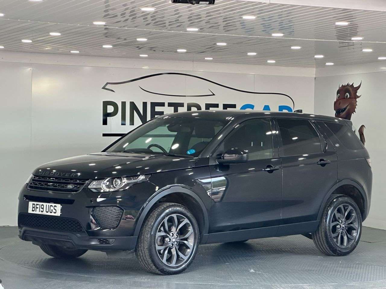 A 2019 LAND ROVER DISCOVERY SPORT 2.0 TD4 Landmark SUV 5dr Diesel Auto 4WD Euro 6 (s/s) (180 ps) A 2019 LAND ROVER DISCOVERY SPORT 2.0 TD4 Landmark SUV 5dr Diesel Auto 4WD Euro 6 (s/s) (180 ps)
