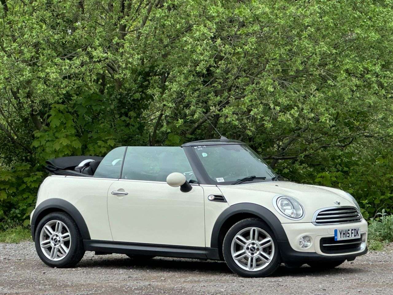 A 2015 MINI CONVERTIBLE 1.6 Cooper Convertible 2dr Petrol Manual Euro 6 (s/s) (122 ps) A 2015 MINI CONVERTIBLE 1.6 Cooper Convertible 2dr Petrol Manual Euro 6 (s/s) (122 ps)