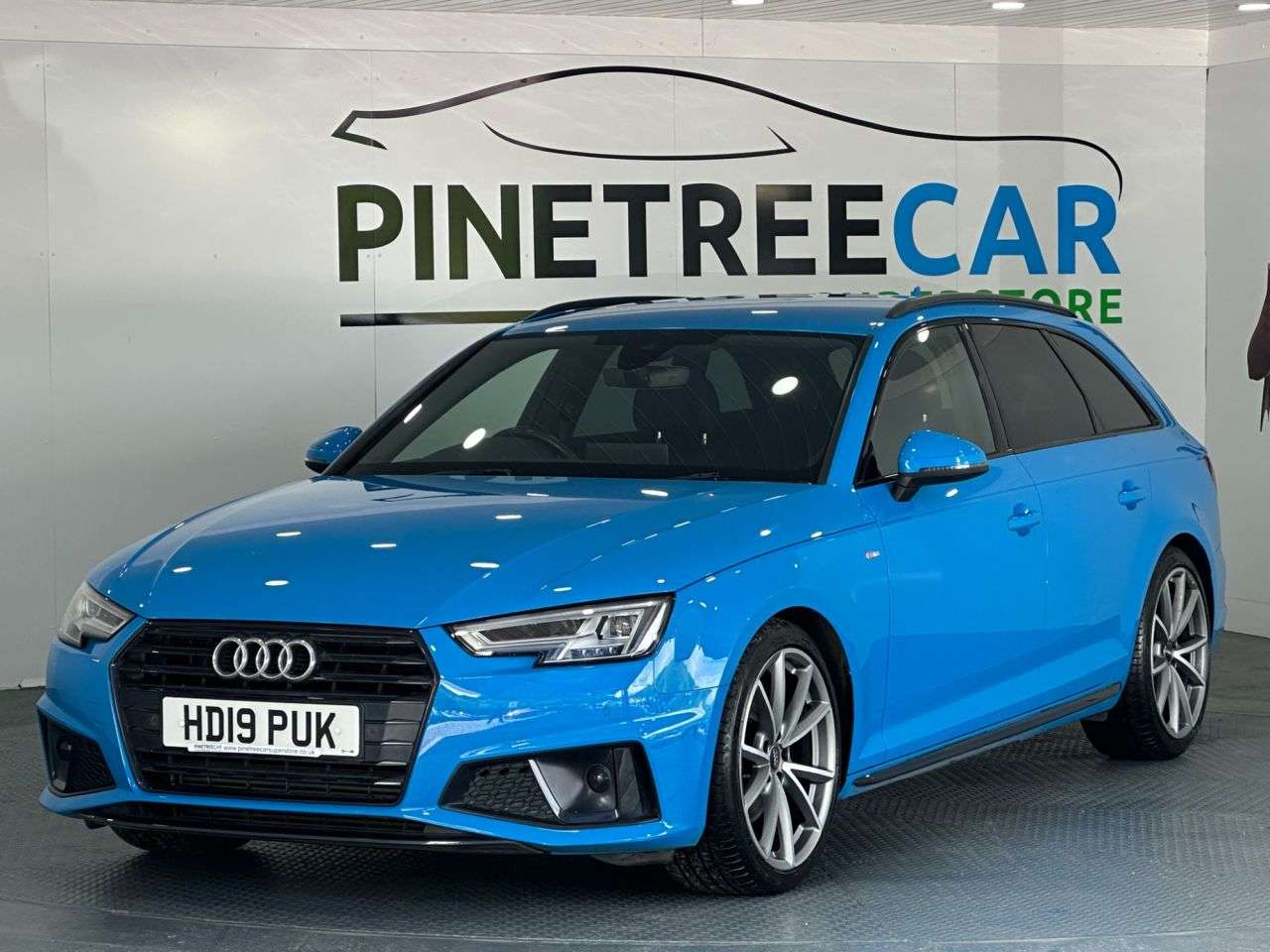 A 2019 AUDI A4 AVANT 2.0 TFSI 35 Black Edition Estate 5dr Petrol S Tronic Euro 6 (s/s) (150 ps) A 2019 AUDI A4 AVANT 2.0 TFSI 35 Black Edition Estate 5dr Petrol S Tronic Euro 6 (s/s) (150 ps)