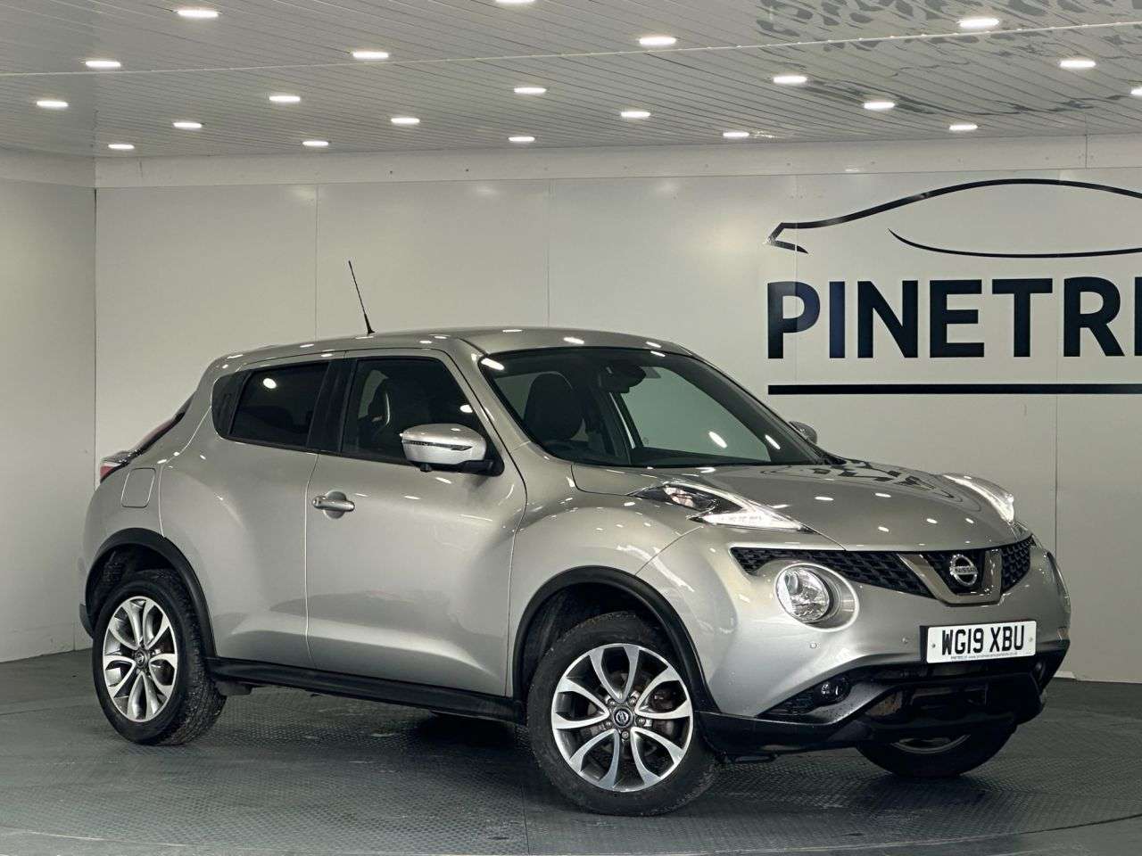 A 2019 NISSAN JUKE 1.6 Tekna SUV 5dr Petrol XTRON Euro 6 (117 ps) A 2019 NISSAN JUKE 1.6 Tekna SUV 5dr Petrol XTRON Euro 6 (117 ps)