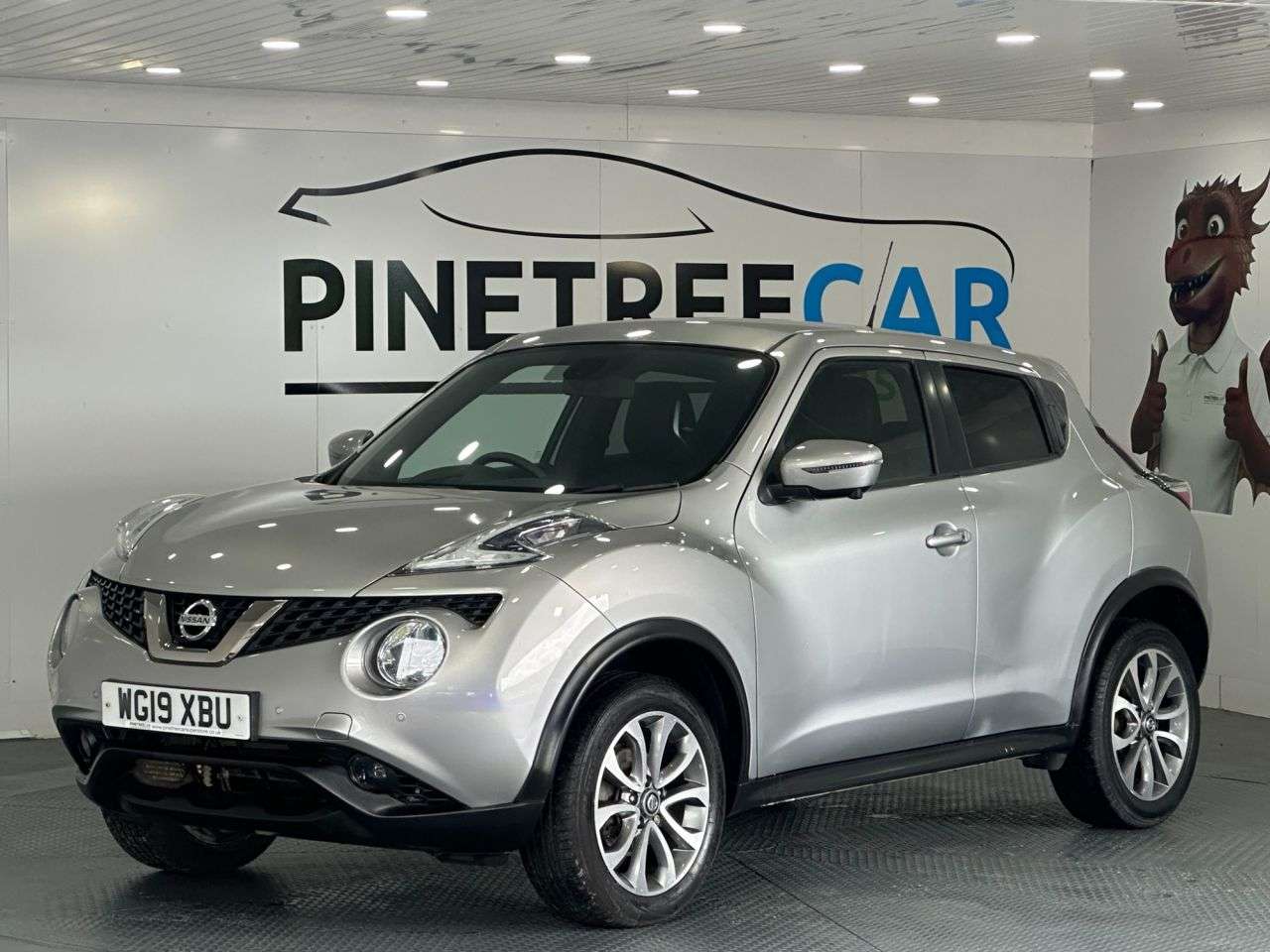 A 2019 NISSAN JUKE 1.6 Tekna SUV 5dr Petrol XTRON Euro 6 (117 ps) A 2019 NISSAN JUKE 1.6 Tekna SUV 5dr Petrol XTRON Euro 6 (117 ps)