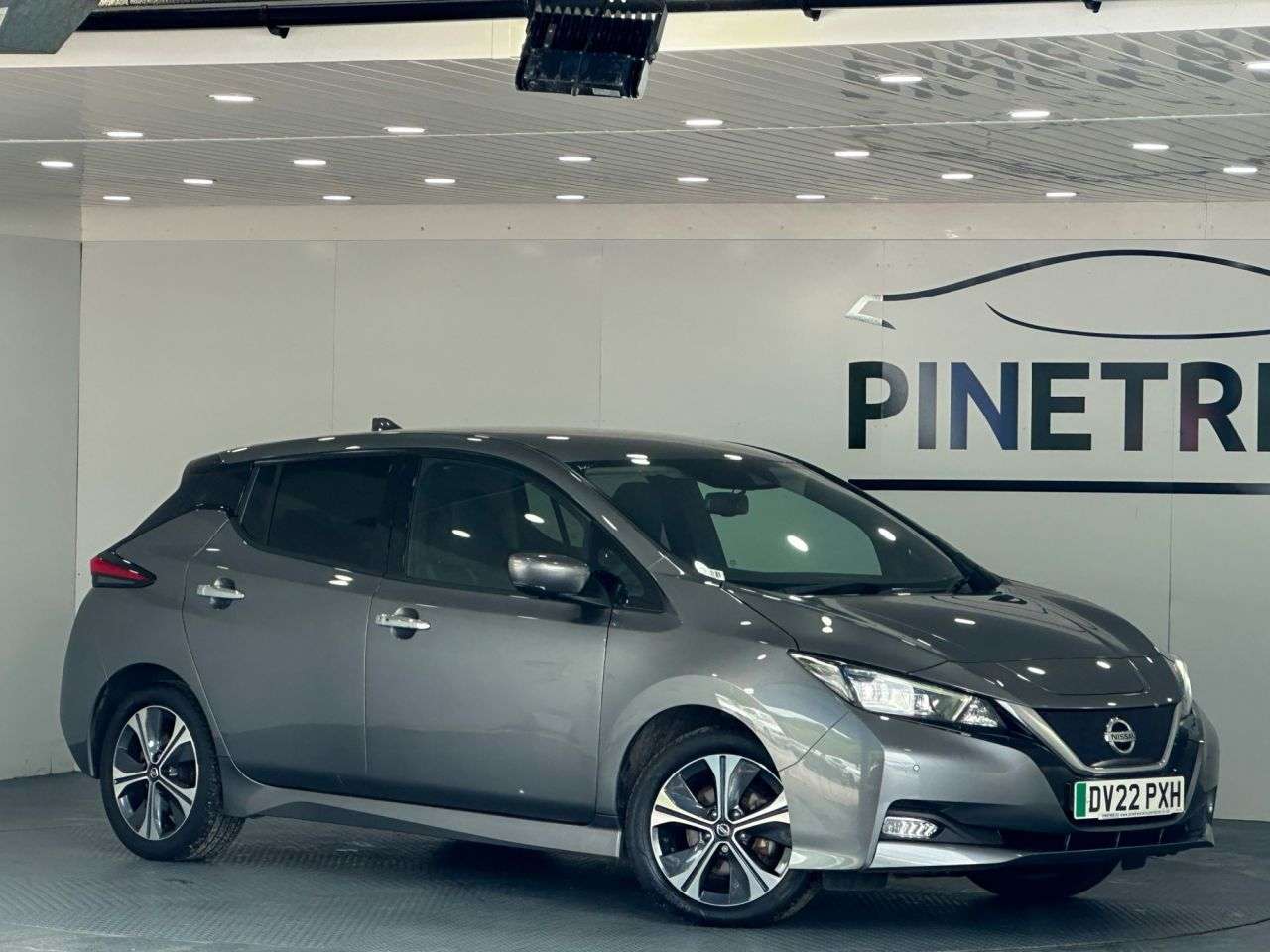 A 2022 NISSAN LEAF 40kWh Tekna Hatchback 5dr Electric Auto (150 ps) A 2022 NISSAN LEAF 40kWh Tekna Hatchback 5dr Electric Auto (150 ps)