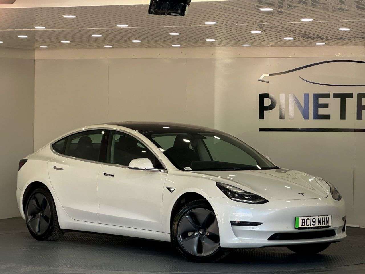 A 2019 TESLA MODEL 3 Standard Range Plus Saloon 4dr Electric Auto RWD (241 bhp) A 2019 TESLA MODEL 3 Standard Range Plus Saloon 4dr Electric Auto RWD (241 bhp)