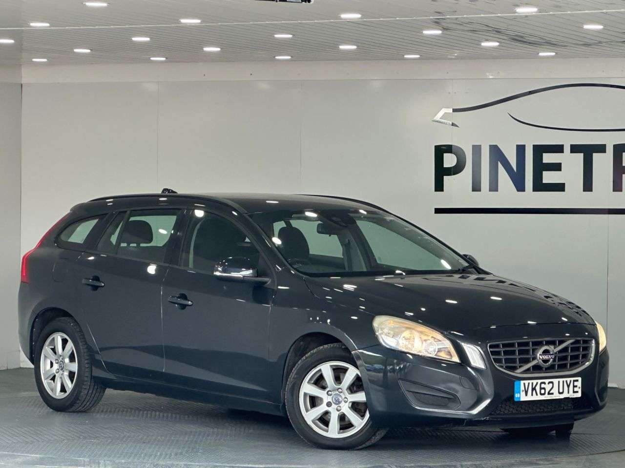 A 2012 VOLVO V60 D4 ES A 2012 VOLVO V60 D4 ES