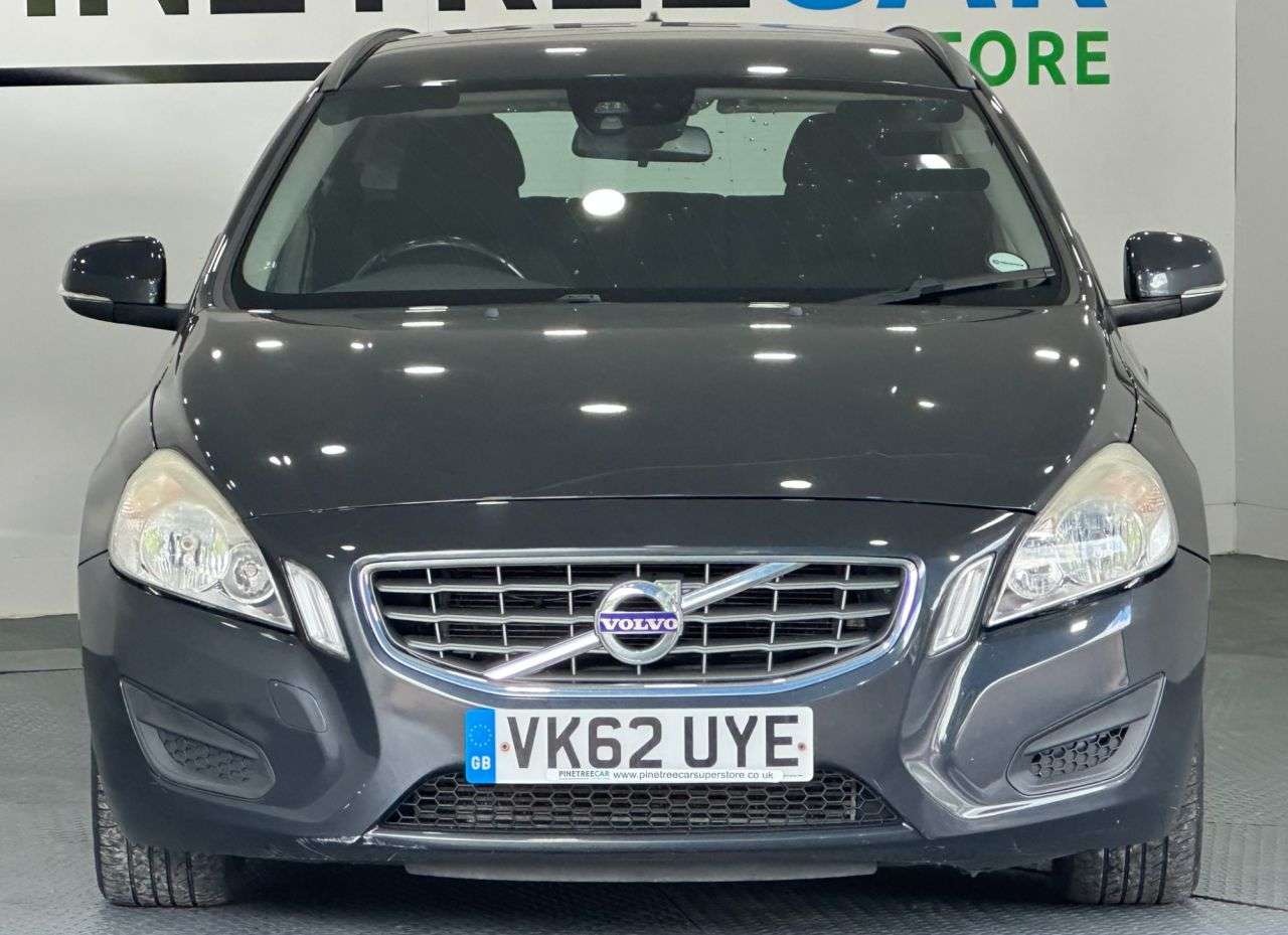 A 2012 VOLVO V60 D4 ES A 2012 VOLVO V60 D4 ES
