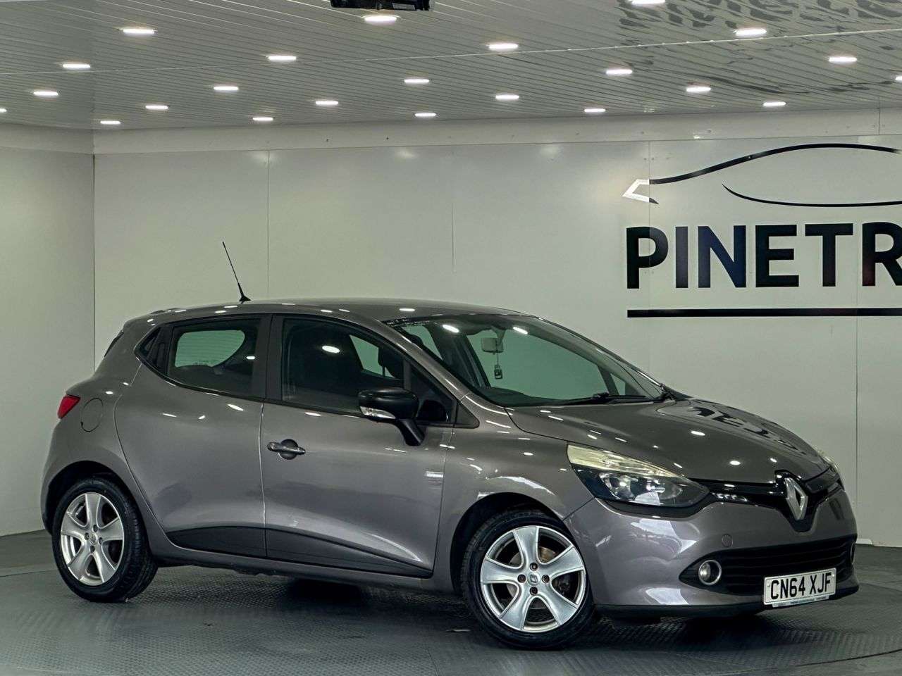 A 2014 RENAULT CLIO 0.9 TCe Expression + Hatchback 5dr Petrol Manual Euro 5 (s/s) (90 ps) A 2014 RENAULT CLIO 0.9 TCe Expression + Hatchback 5dr Petrol Manual Euro 5 (s/s) (90 ps)