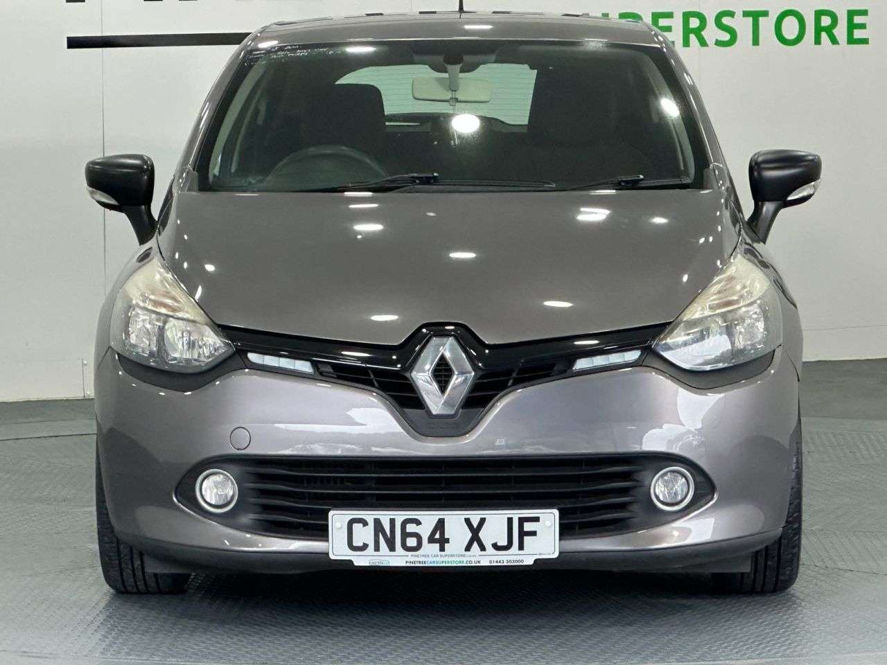 A 2014 RENAULT CLIO 0.9 TCe Expression + Hatchback 5dr Petrol Manual Euro 5 (s/s) (90 ps) A 2014 RENAULT CLIO 0.9 TCe Expression + Hatchback 5dr Petrol Manual Euro 5 (s/s) (90 ps)