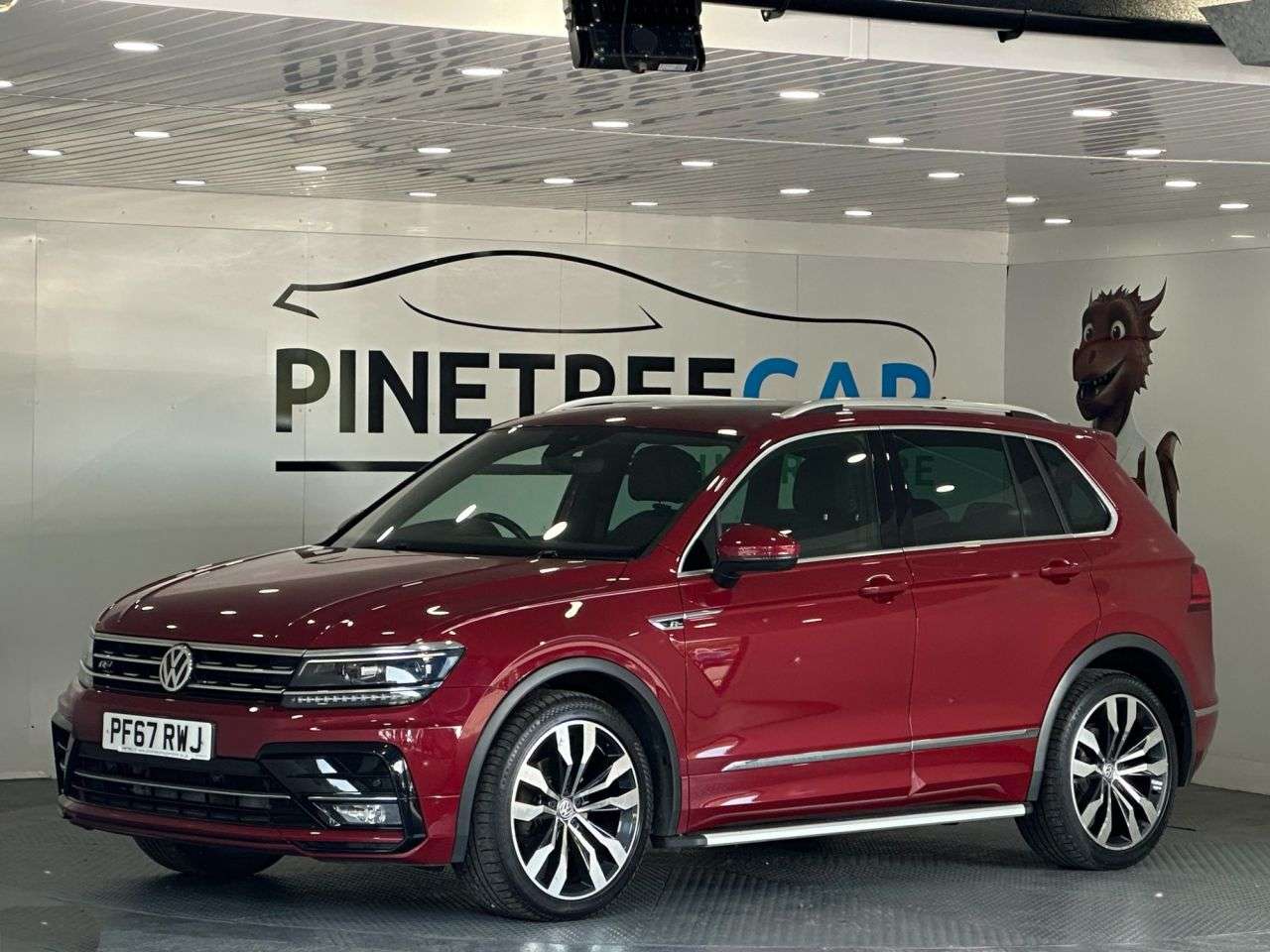 A 2018 VOLKSWAGEN TIGUAN 2.0 TDI R-Line SUV 5dr Diesel DSG Euro 6 (s/s) (150 ps) A 2018 VOLKSWAGEN TIGUAN 2.0 TDI R-Line SUV 5dr Diesel DSG Euro 6 (s/s) (150 ps)