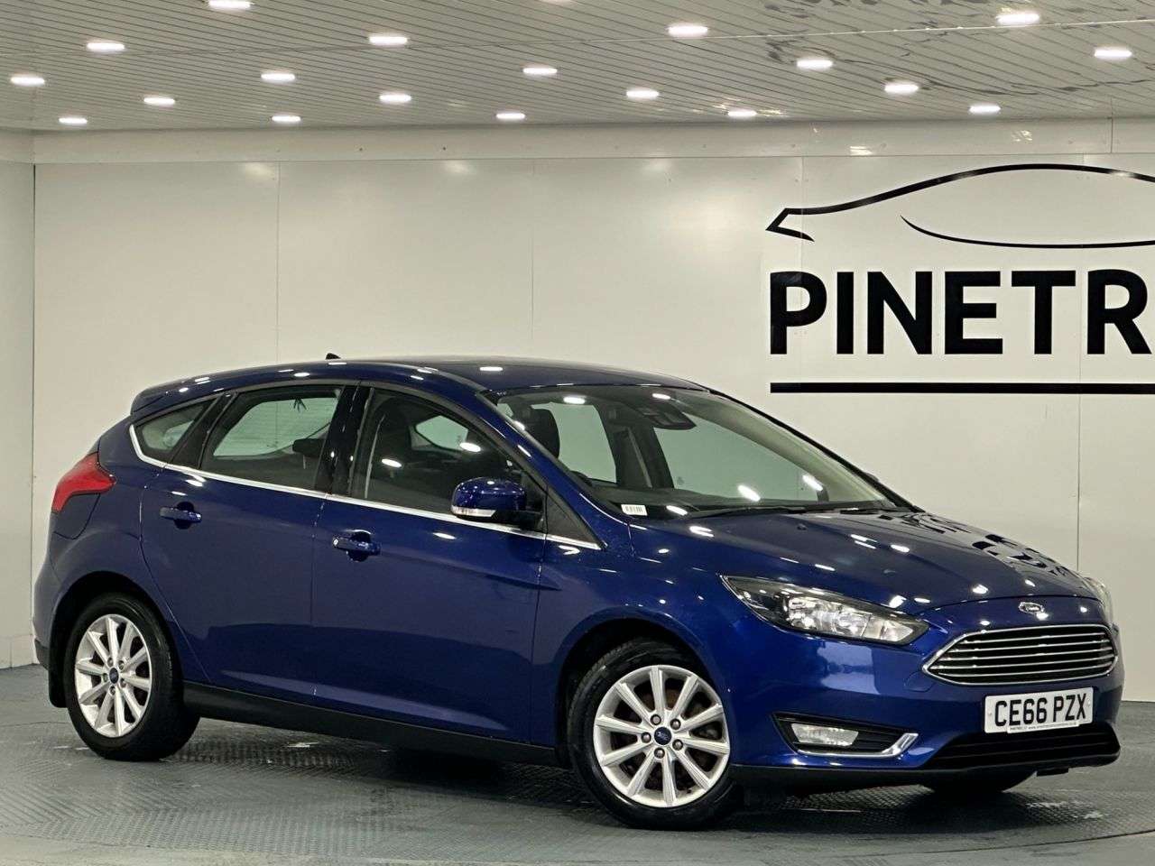 A 2016 FORD FOCUS 1.0T EcoBoost Titanium Hatchback 5dr Petrol Manual Euro 6 (s/s) (125 ps) A 2016 FORD FOCUS 1.0T EcoBoost Titanium Hatchback 5dr Petrol Manual Euro 6 (s/s) (125 ps)