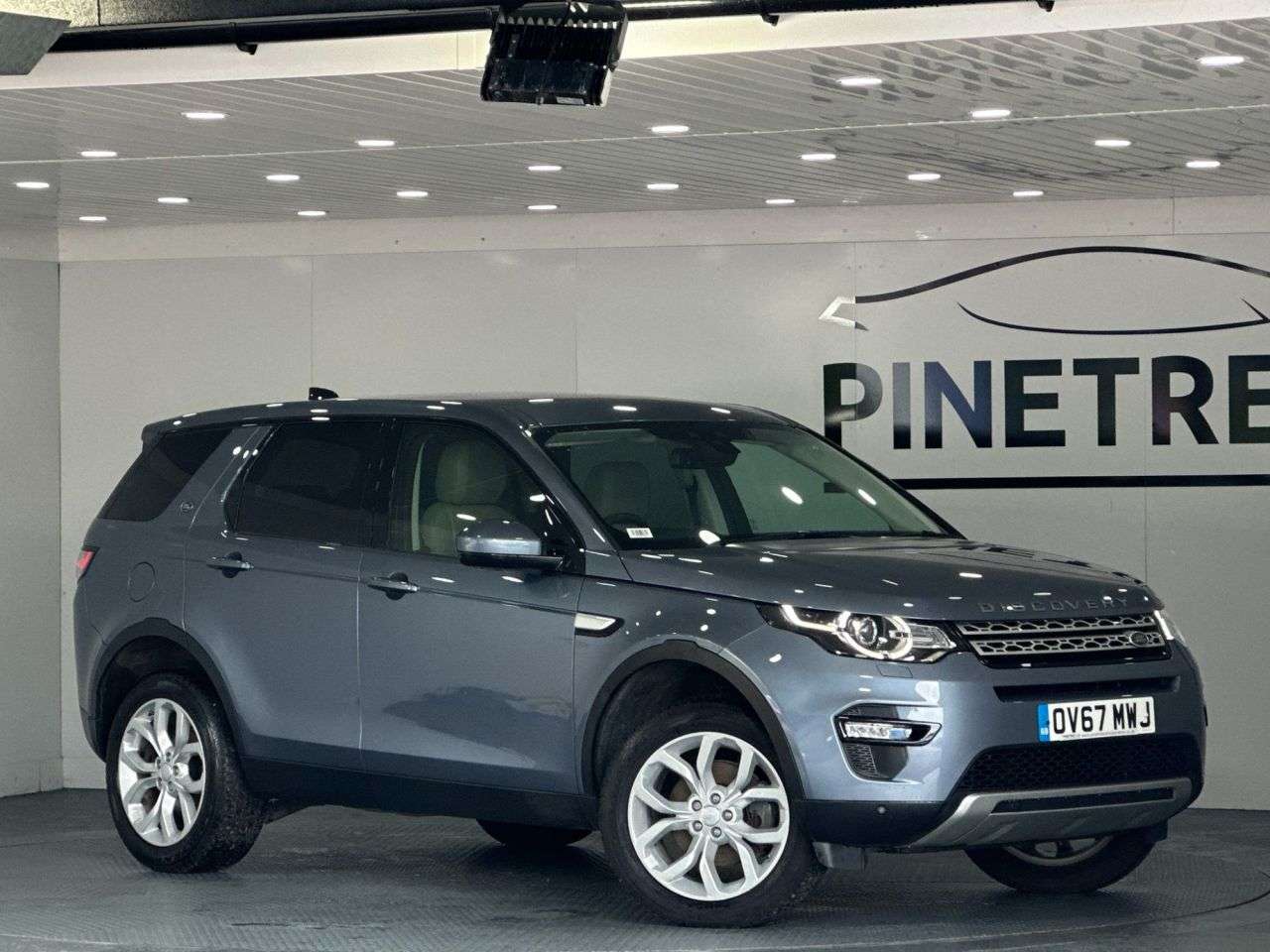 A 2017 LAND ROVER DISCOVERY SPORT 2.0 TD4 HSE SUV 5dr Diesel Auto 4WD Euro 6 (s/s) (180 ps) A 2017 LAND ROVER DISCOVERY SPORT 2.0 TD4 HSE SUV 5dr Diesel Auto 4WD Euro 6 (s/s) (180 ps)