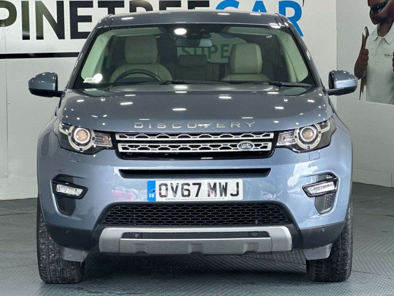 A 2017 LAND ROVER DISCOVERY SPORT 2.0 TD4 HSE SUV 5dr Diesel Auto 4WD Euro 6 (s/s) (180 ps) A 2017 LAND ROVER DISCOVERY SPORT 2.0 TD4 HSE SUV 5dr Diesel Auto 4WD Euro 6 (s/s) (180 ps)