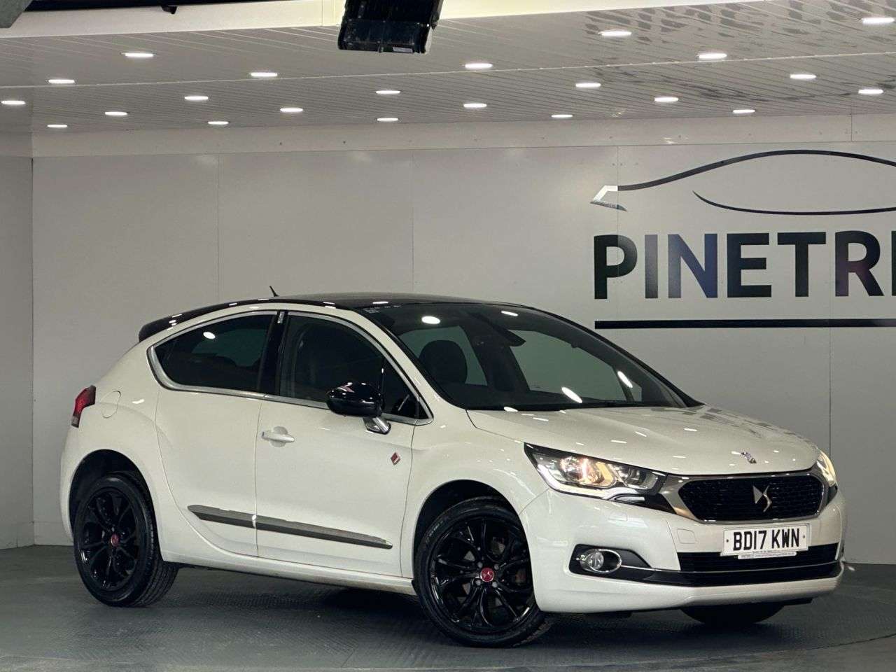 A 2017 DS AUTOMOBILES DS 4 1.6 BlueHDi Performance Line Hatchback 5dr Diesel Manual Euro 6 (s/s) (120 A 2017 DS AUTOMOBILES DS 4 1.6 BlueHDi Performance Line Hatchback 5dr Diesel Manual Euro 6 (s/s) (120
