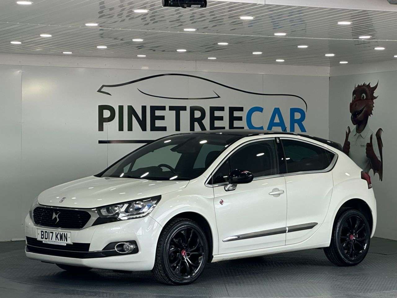 A 2017 DS AUTOMOBILES DS 4 1.6 BlueHDi Performance Line Hatchback 5dr Diesel Manual Euro 6 (s/s) (120 A 2017 DS AUTOMOBILES DS 4 1.6 BlueHDi Performance Line Hatchback 5dr Diesel Manual Euro 6 (s/s) (120
