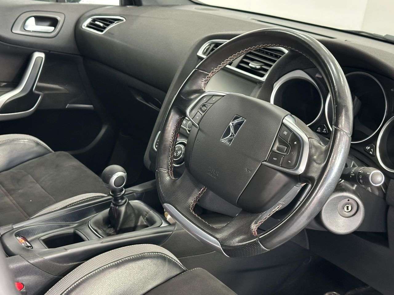 2017 DS AUTOMOBILES DS 4 2017 DS AUTOMOBILES DS 4