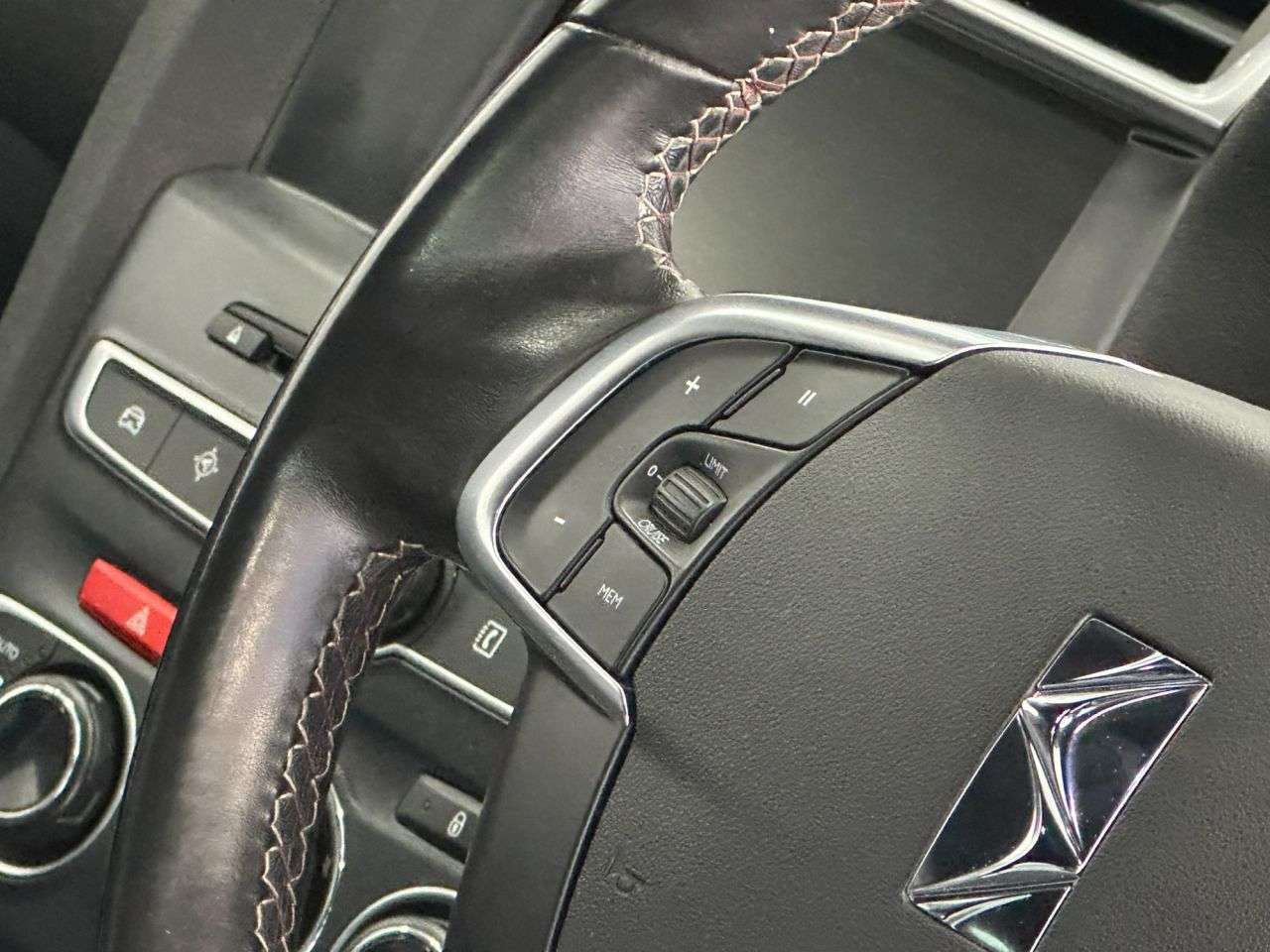2017 DS AUTOMOBILES DS 4 2017 DS AUTOMOBILES DS 4